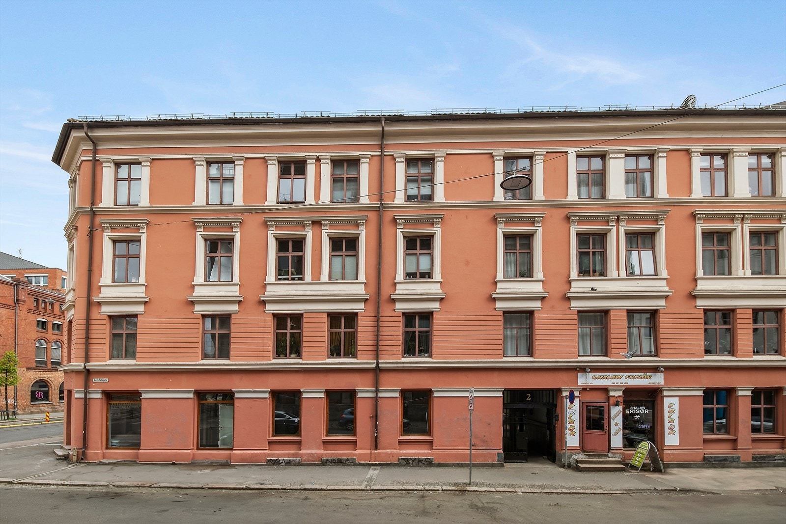 Sentralt beliggende med et mangfold av servicetilbud og fasiliteter. Under 10 min gange til Birkelunden, Olaf Ryes Plass og Tøyen Torg Galleribilde
