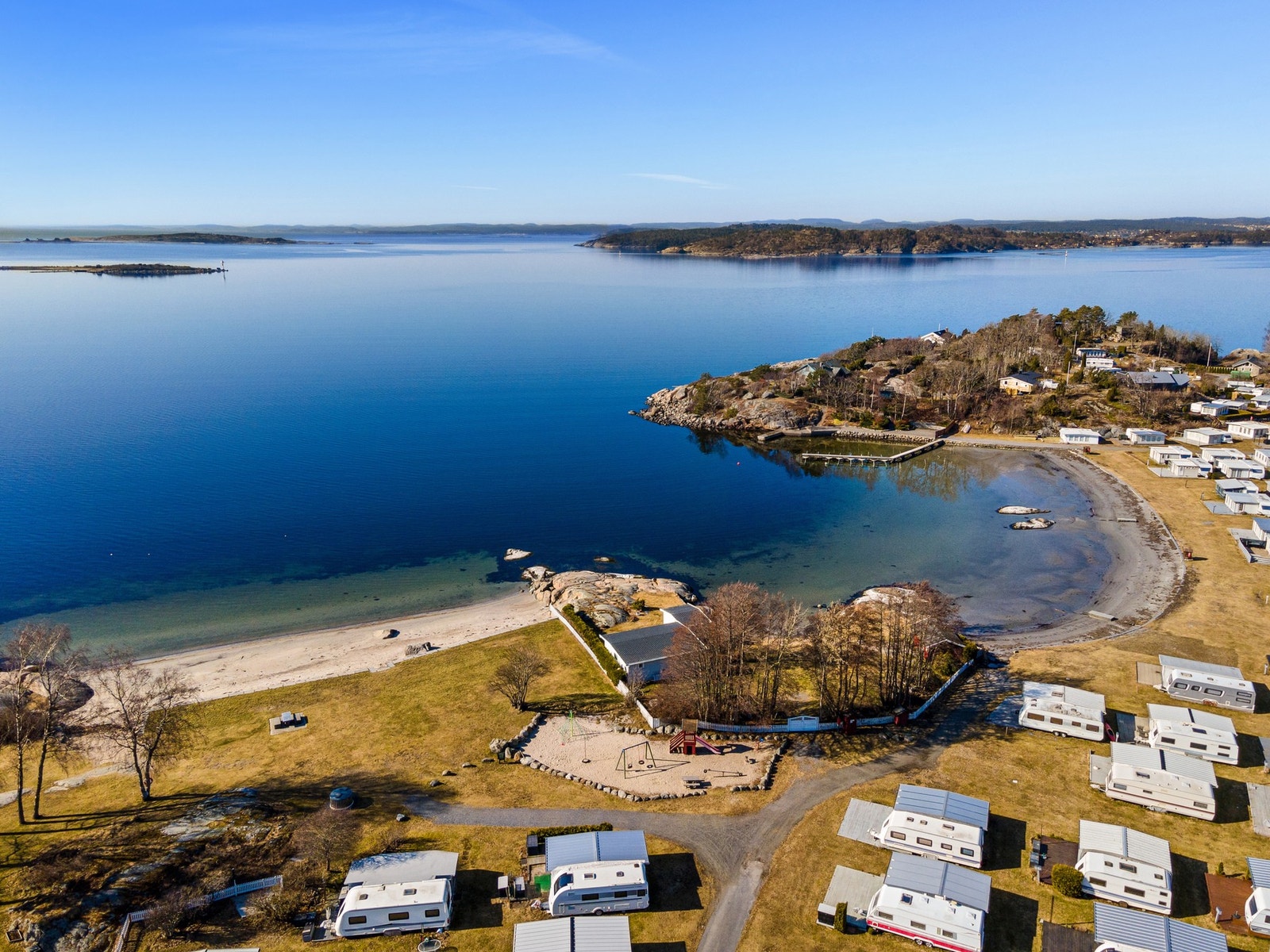 I Helgeroa finner du en rekke sandstrender og aktiviteter Galleribilde