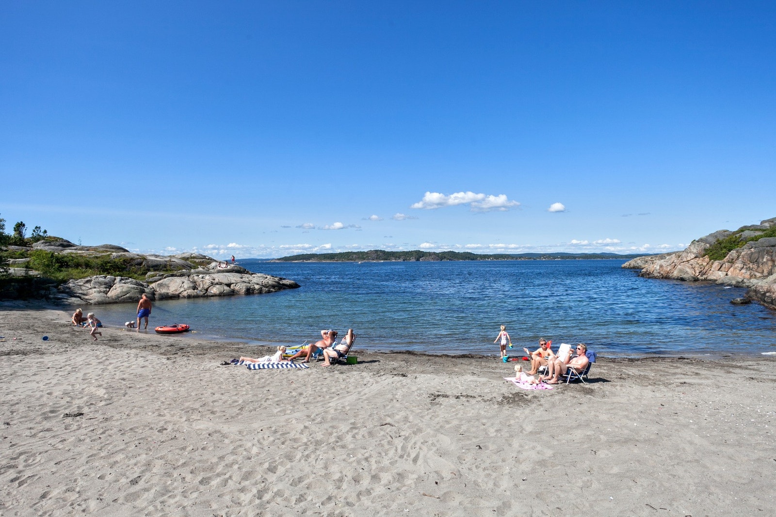Her fra den nordligste stranden på Blokkebukta - ca 800 m i luftlinje fra huset. Galleribilde