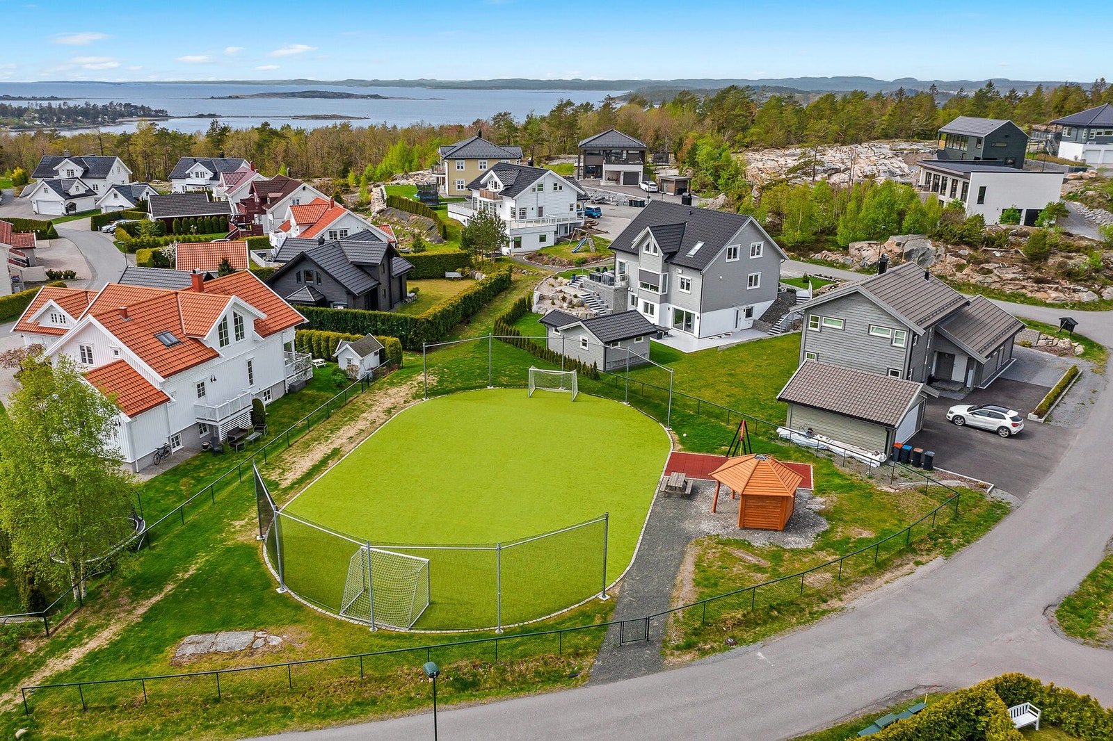 Umiddelbar nærhet til flere flotte nærlekeplasser - perfekt bolig for barnefamilier Galleribilde