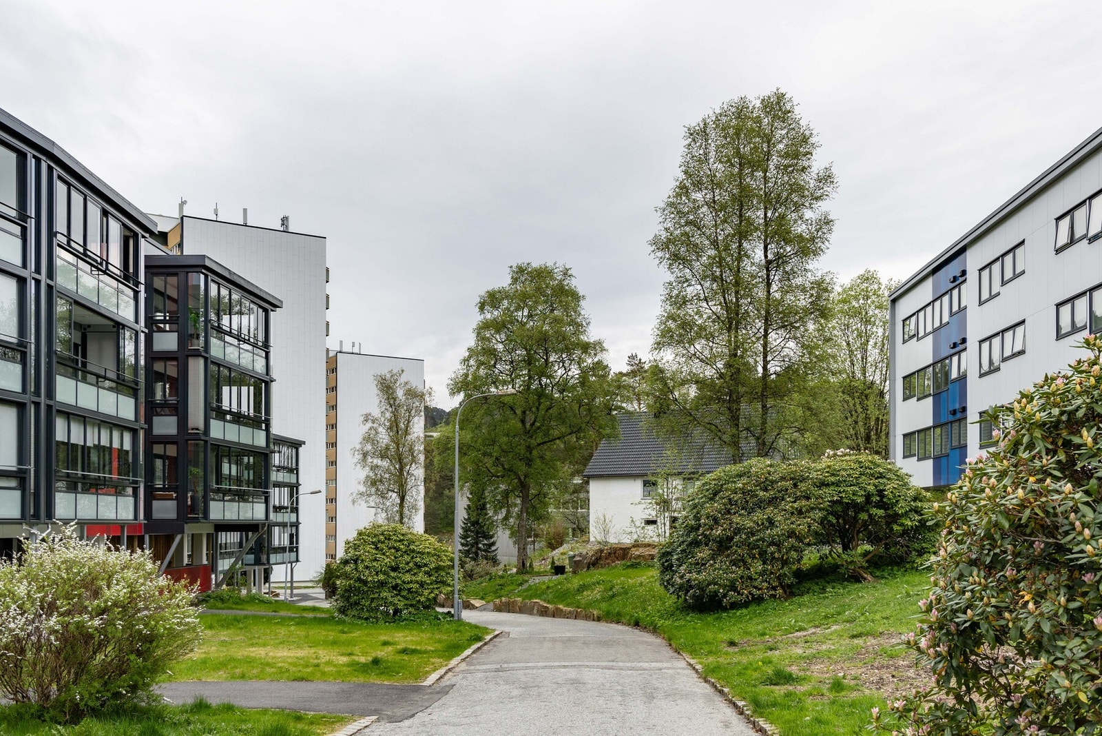 Leiligheten ligger i attraktive Lynghaug borettslag, som er et populært borettslag i Fyllingsdalen Galleribilde