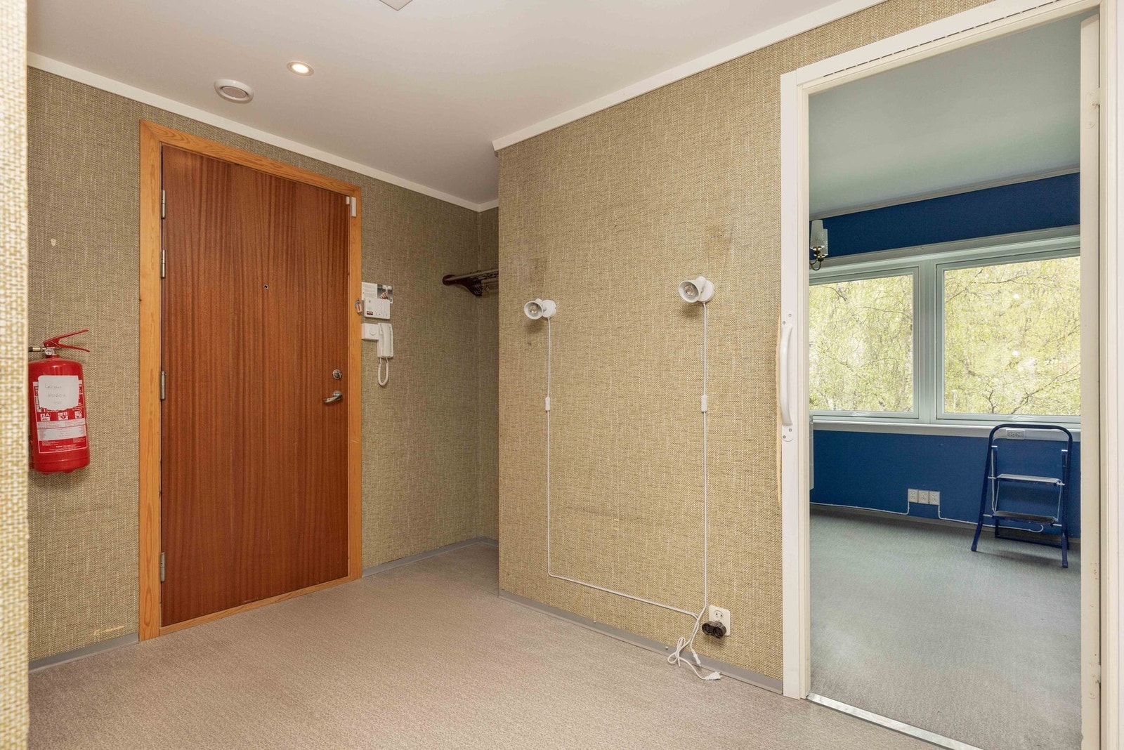 I entréen er det god plass til oppbevaring av sko og tøy.
Leiligheten disponerer også 3 boder i fellesareal Galleribilde