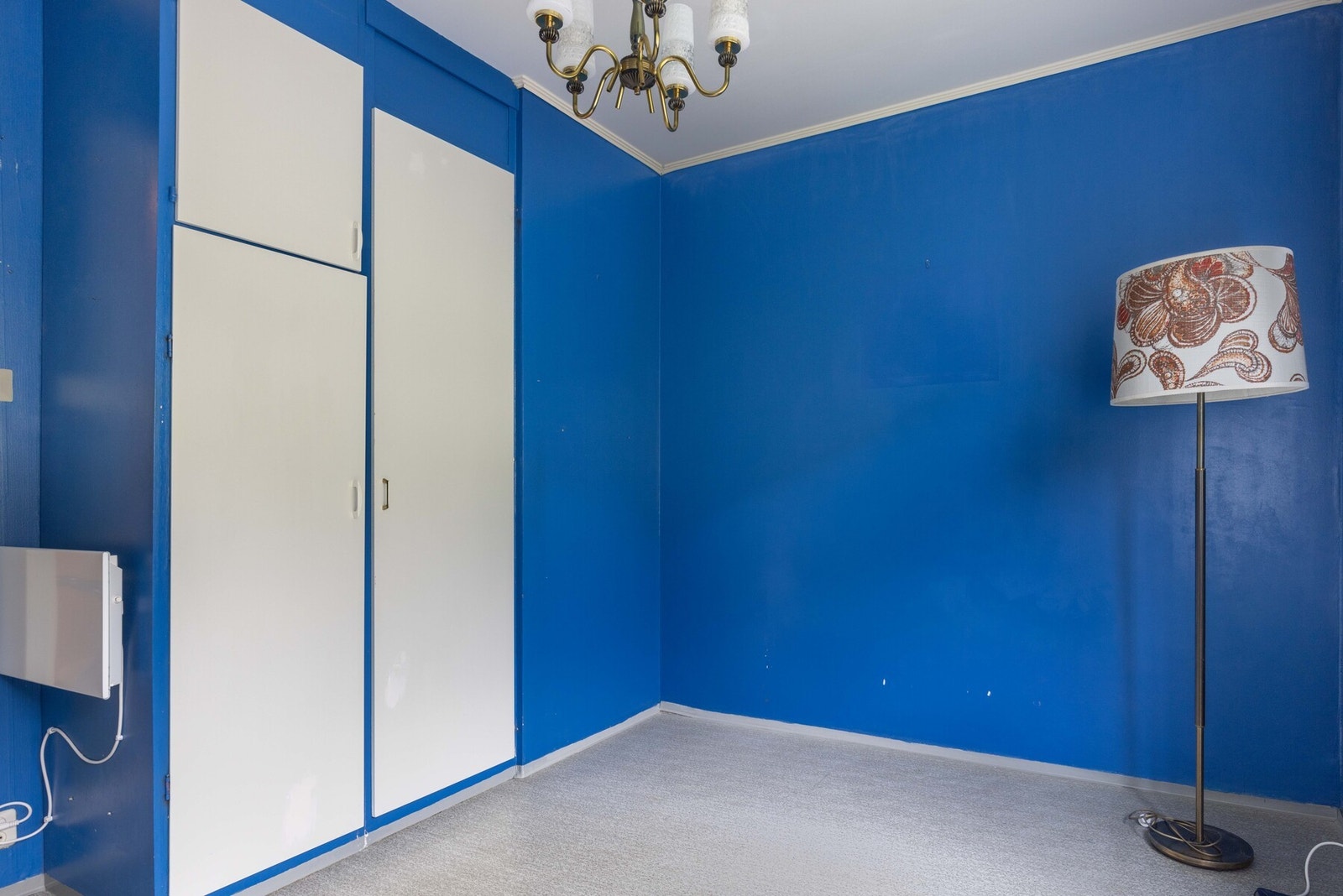 Innebygde skap i veggen som sørger for oppbevaringsplass Galleribilde