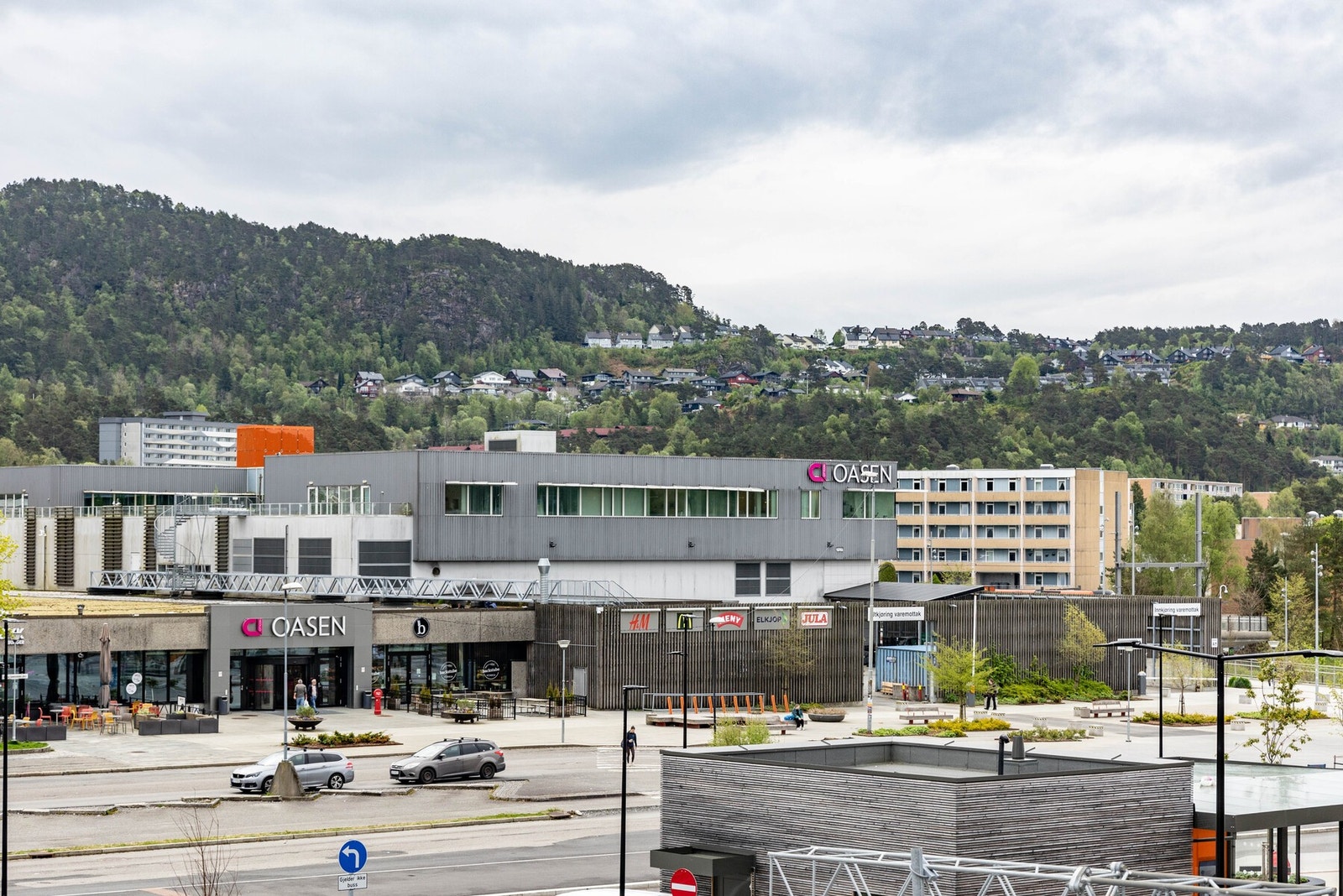 Fra leiligheten kan du spasere til bybanen, Oasen, hyppige bussavganger, dagligvarebutikk og fine turløyper. Velkommen! Galleribilde
