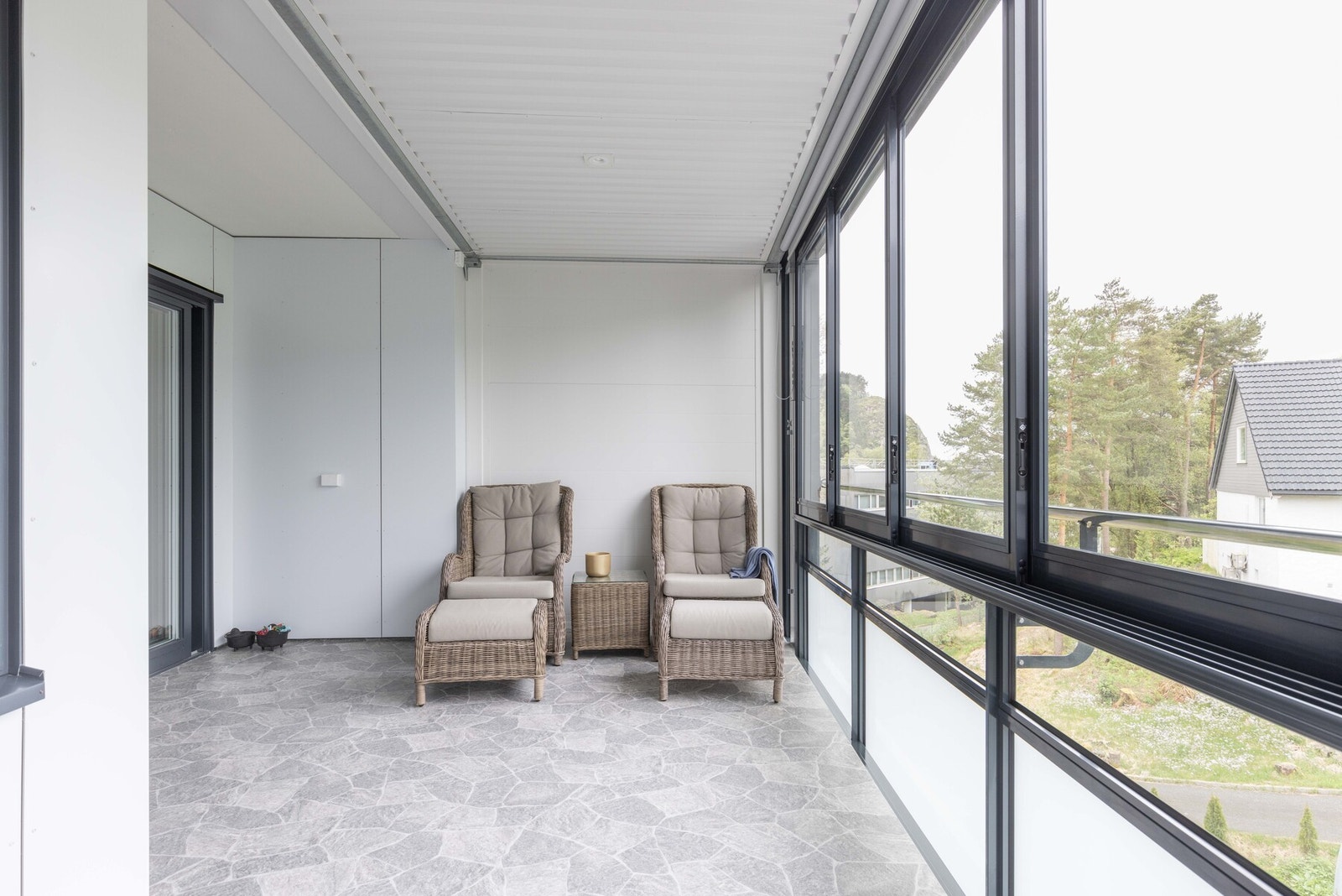 Dag Hammerskjolds vei 83 ligger skjermet og luftig til, uten at du ser rett inn i naboblokken foran. Galleribilde