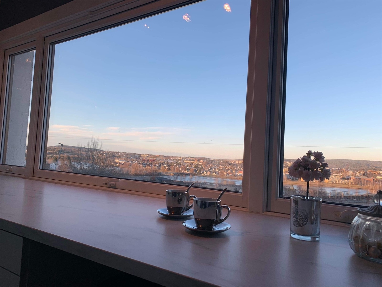 Kveldsstemning fra kjøkkenbenken (Bilde tatt av selger) Galleribilde