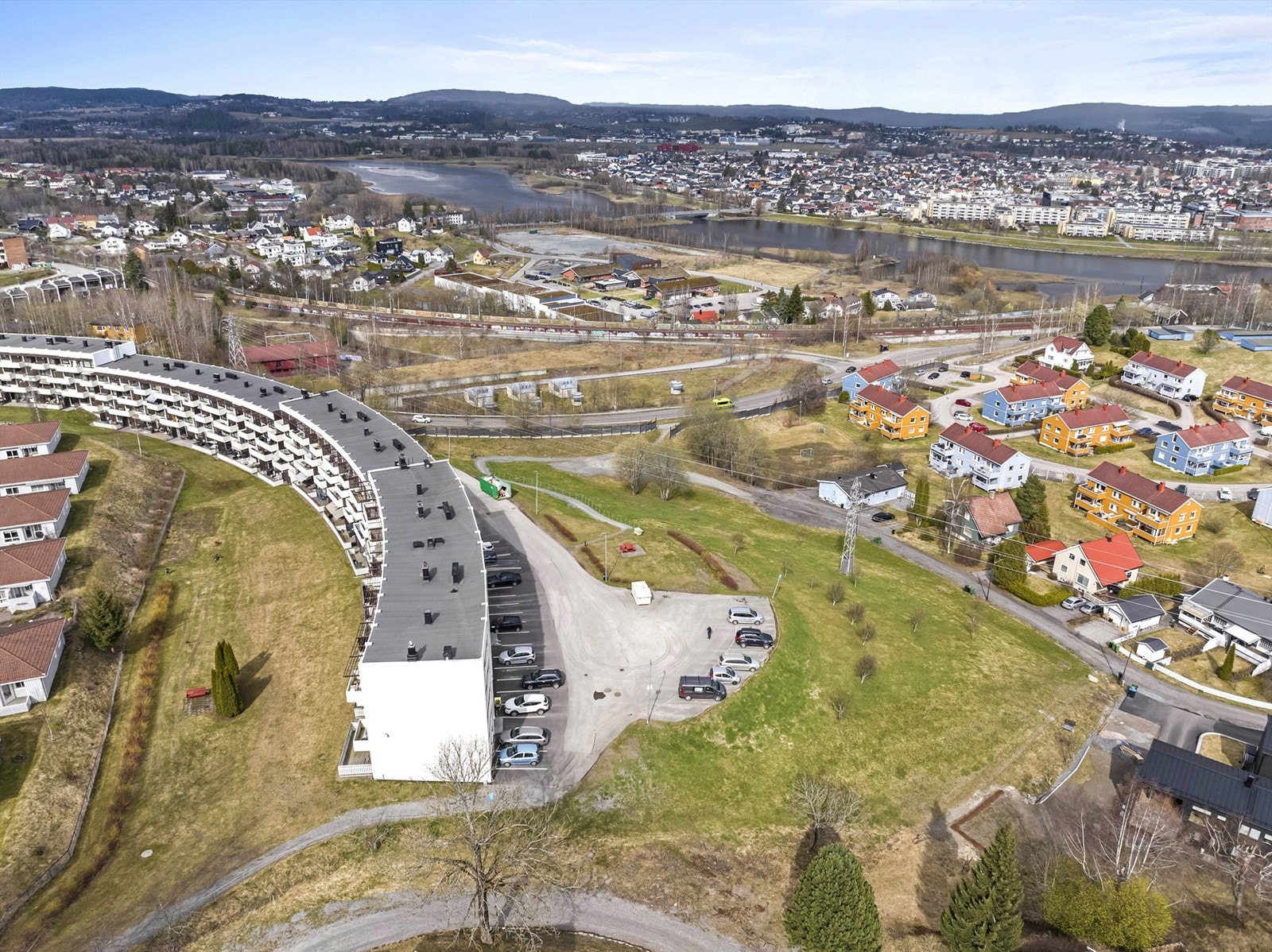 Fra boligen er det gangavstand til både Strømmen og Lillestrøm Galleribilde