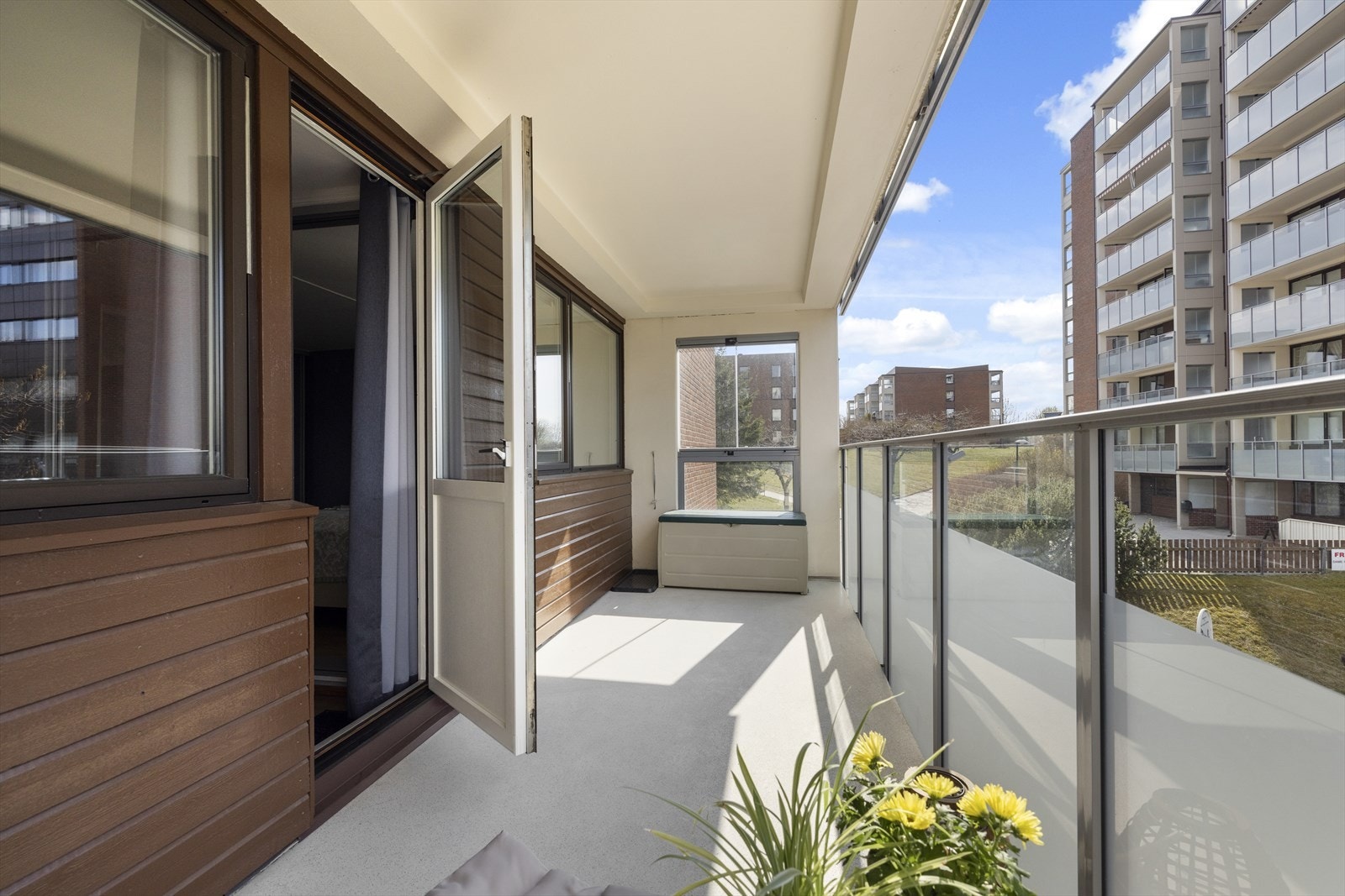 Deilig balkong på ca. 12 kvm som venner nordvest fra soverommet Galleribilde