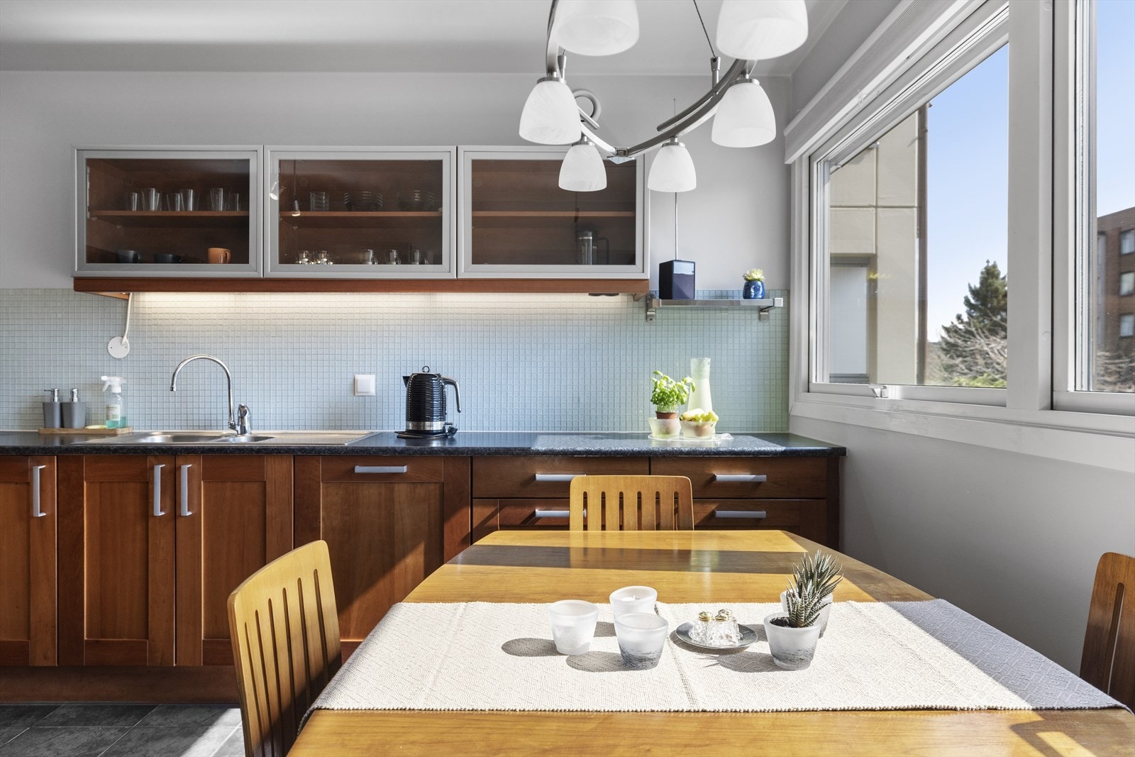 Det er fremvist faktura fra Flexi Rørservice fra bytte av kjøkkenbatteri i 2018. Galleribilde