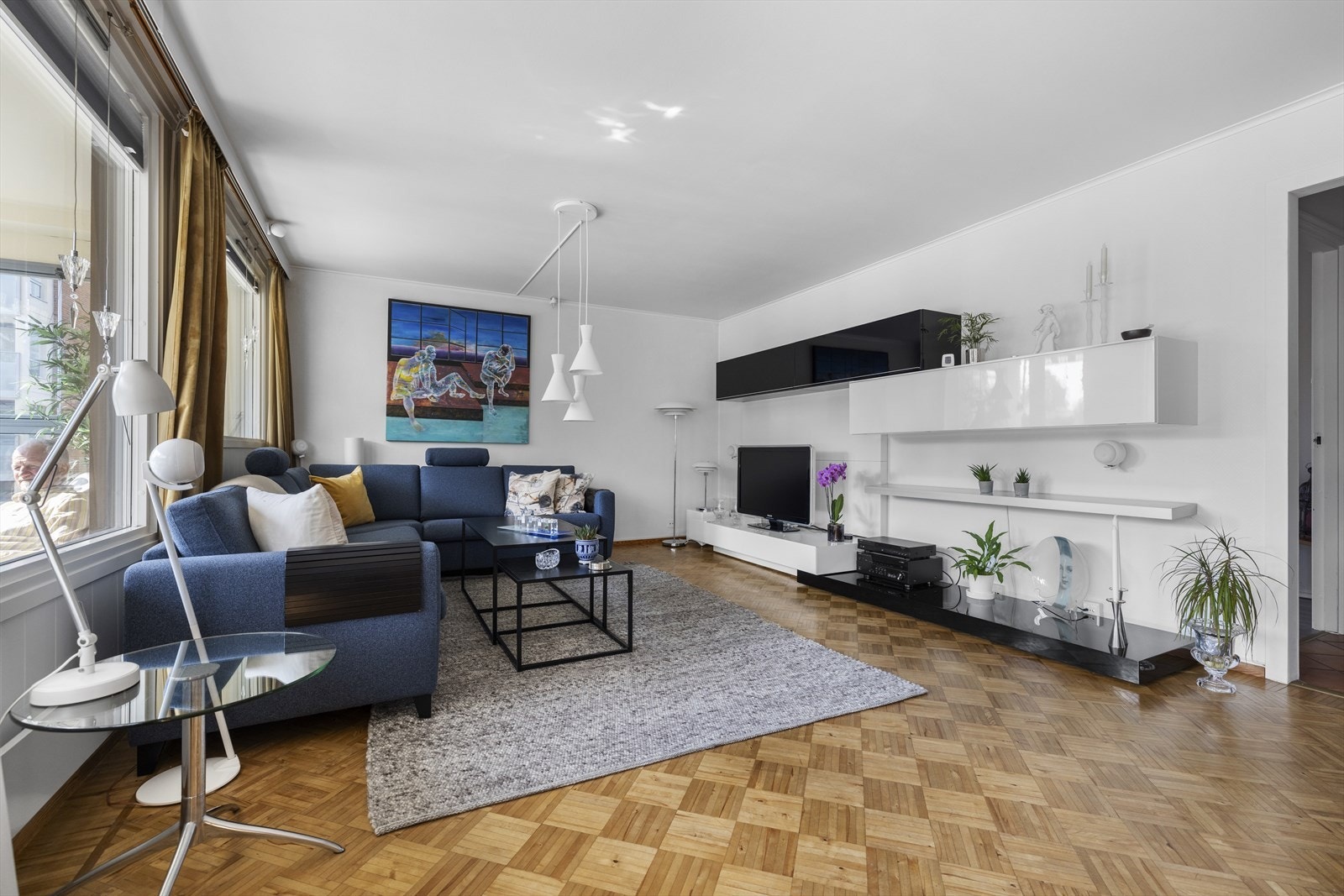 Boligen er tilknyttet Telia som leverandør av Kabel-tv og er inkludert i felleskostnadene. Galleribilde