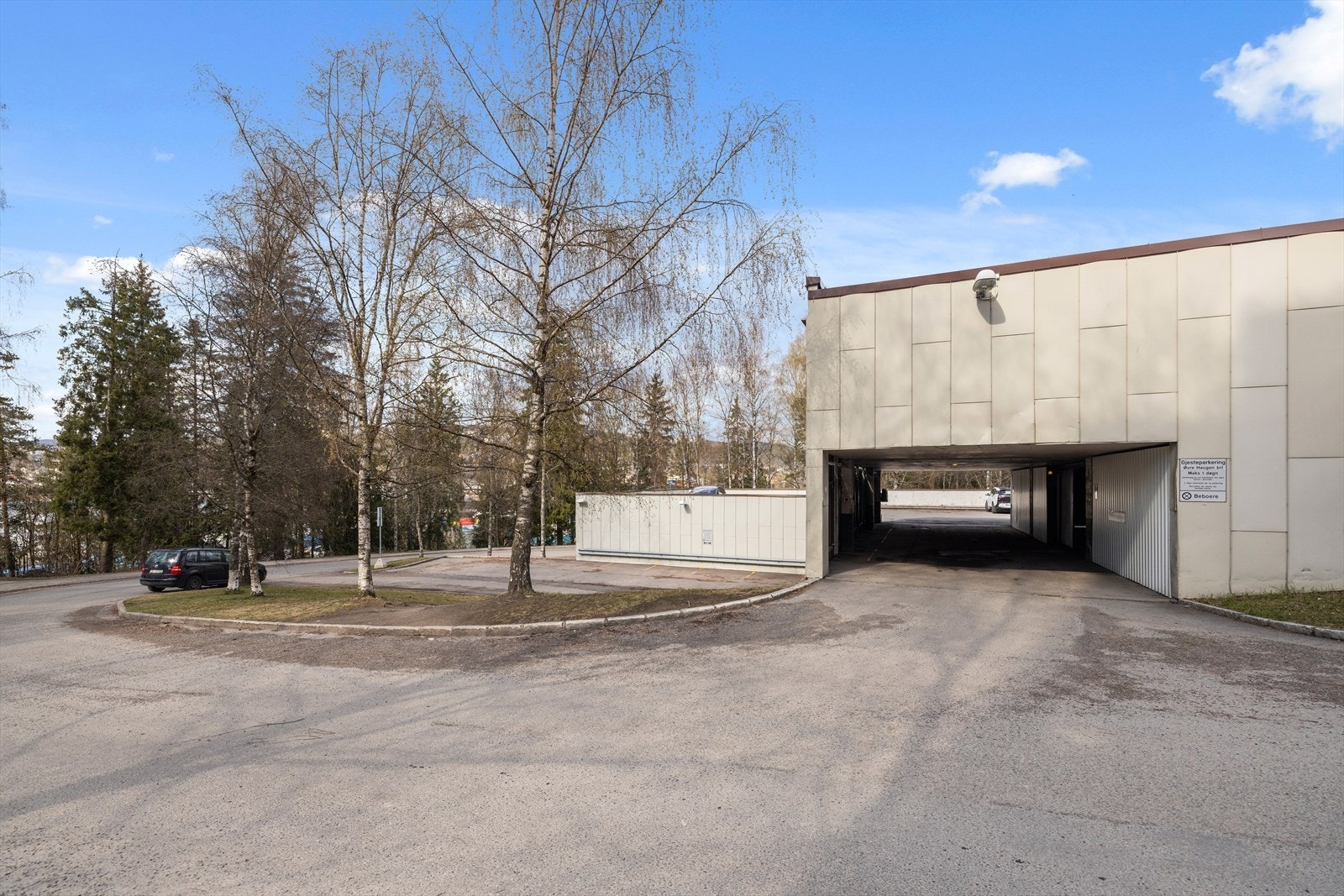 Inngang til gjesteparkering Galleribilde