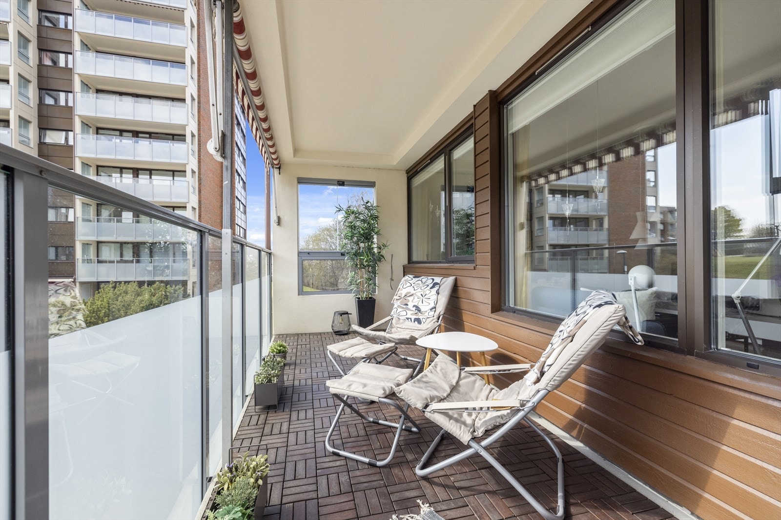 Boligen kan friste med to balkonger med gode solforhold på totalt 24 kvm som ble rehabilitert i 2019 i regi av BRL Galleribilde