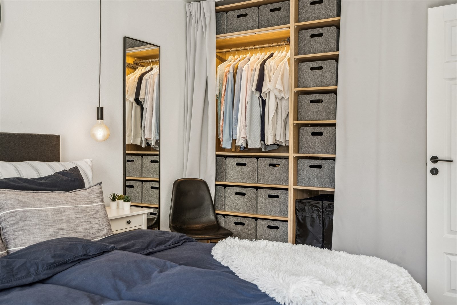 Soverom med garderobe. Galleribilde