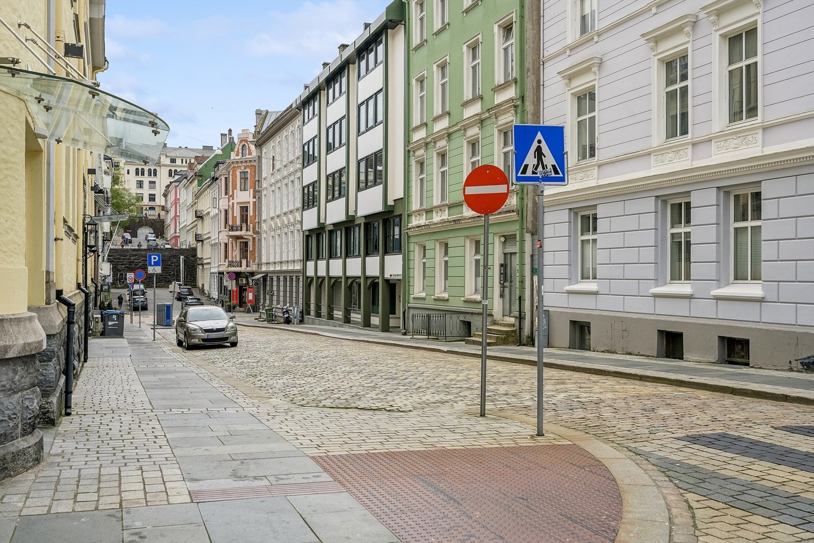 Fra Sigurds gate 17 er det kort vei til "alt" sentrum har å by på Galleribilde
