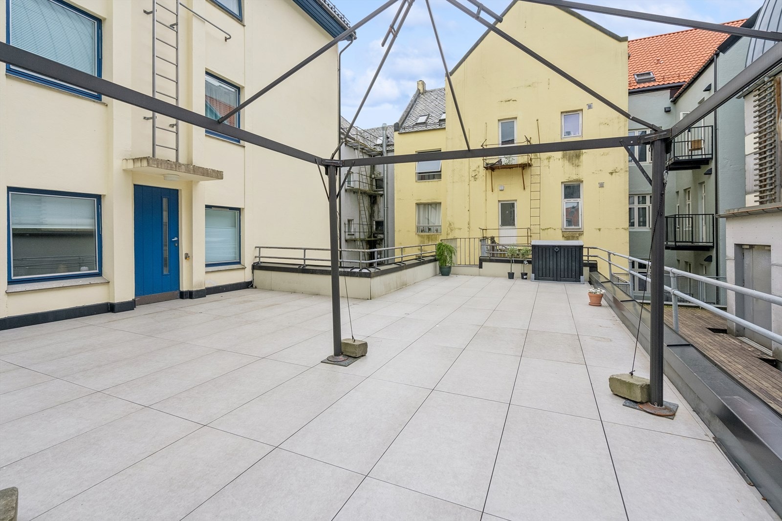 Stor felles takterrasse for beboerene Galleribilde