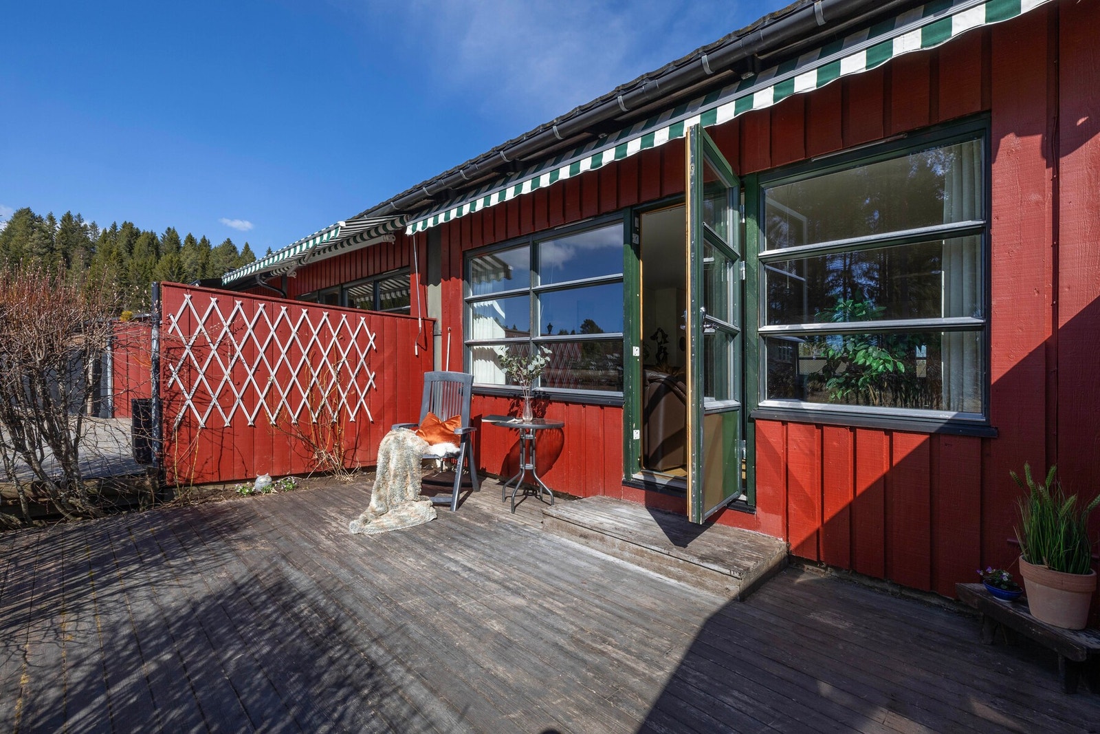Terrassen er på ca. 17 kvm. Galleribilde