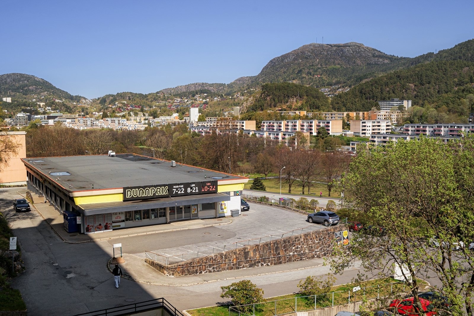 Bunnpris (som også er søndagsåpen) er rett i nærheten. Galleribilde