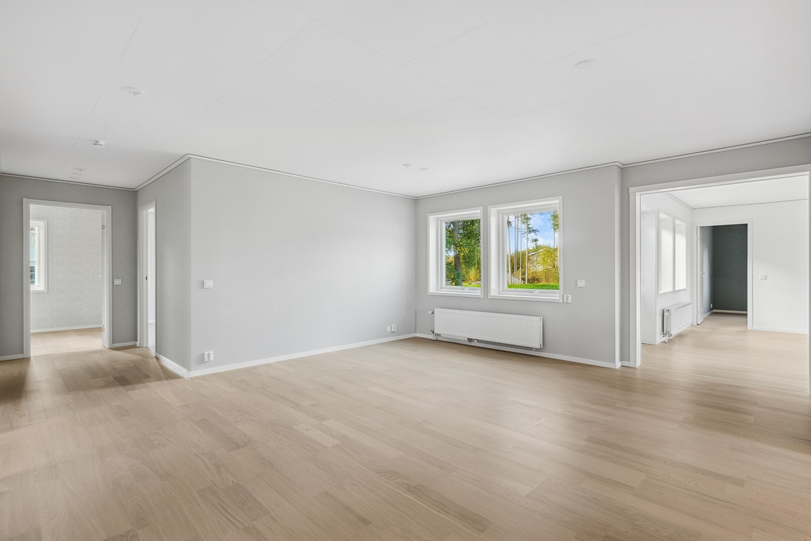 Det er lagt vannbåren varme til radiatorer i alle boligrom. Galleribilde