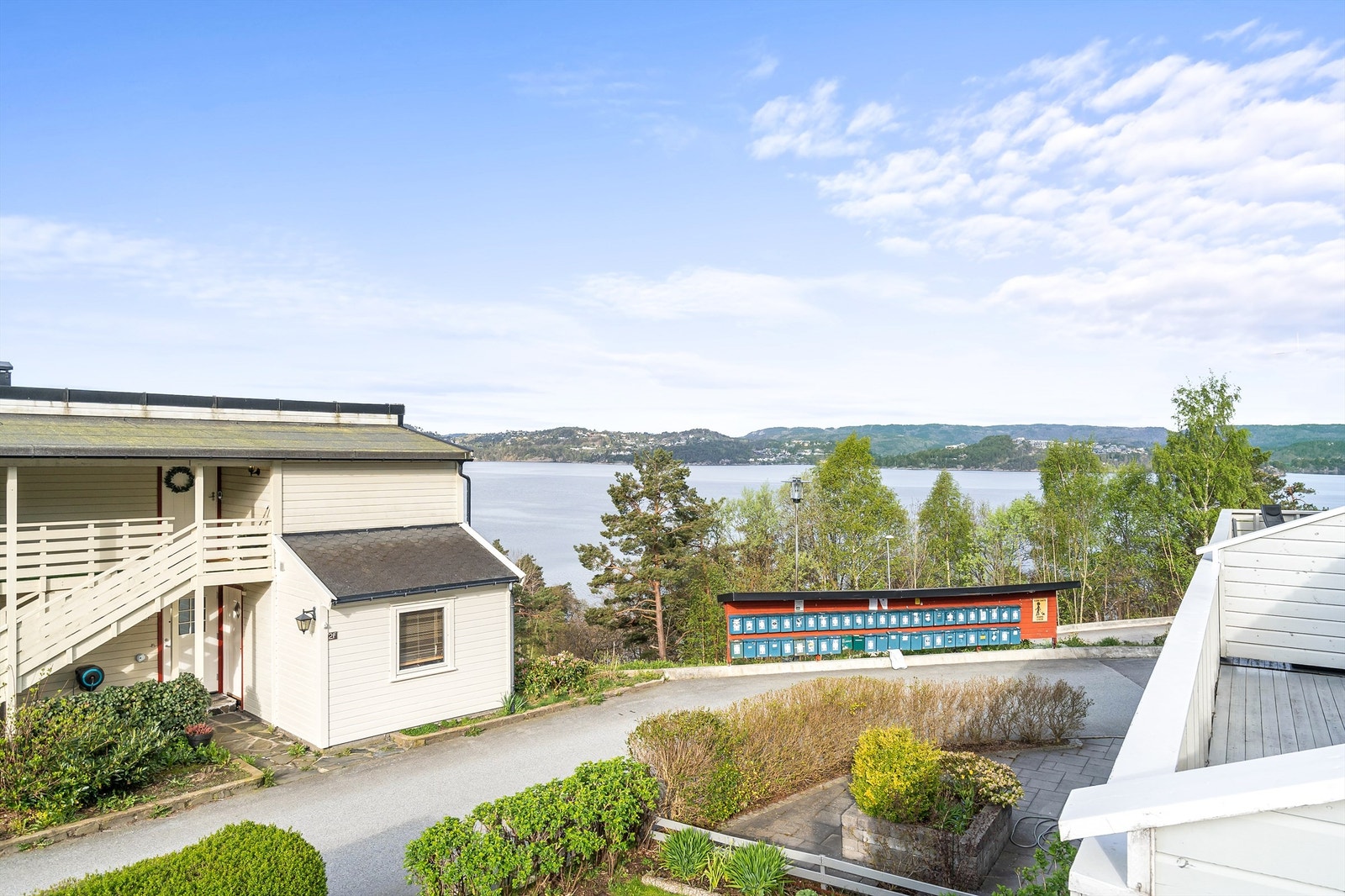 Utsikt over Topdalsjorden, her har du sol til langt på kveld Galleribilde