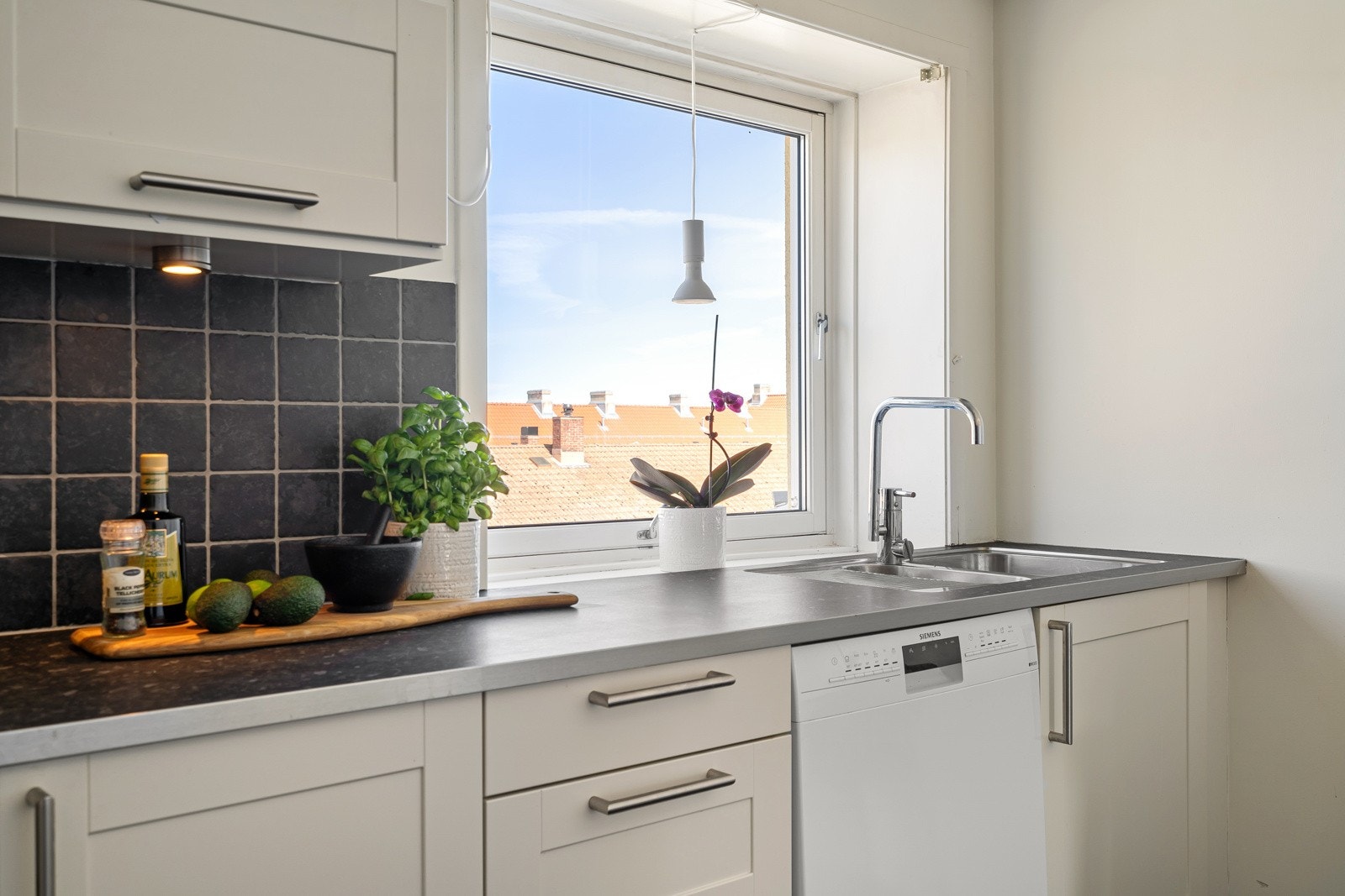 Leiligheten har kjøkkeninnredning fra HTH. Galleribilde