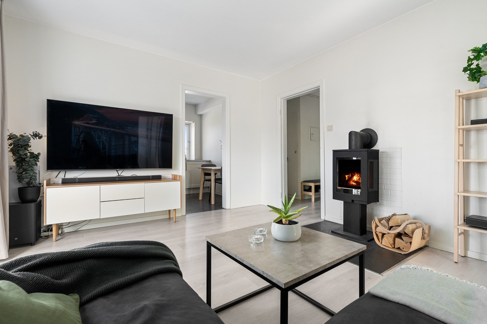 Leilighetens stue har en romslig planløsning. Galleribilde