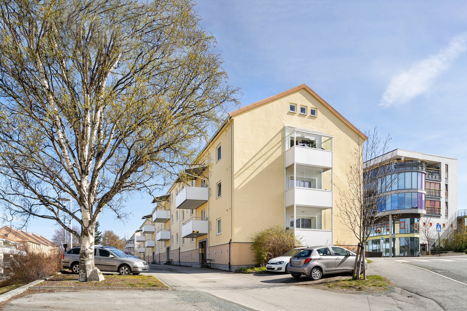 Helt på toppen av Møllenberg nyter du en sentral, men tilbaketrukket beliggenhet. Gangavstand til det meste, inkludert bykjernen, Solsiden og NTNU Gløshaugen. Galleribilde