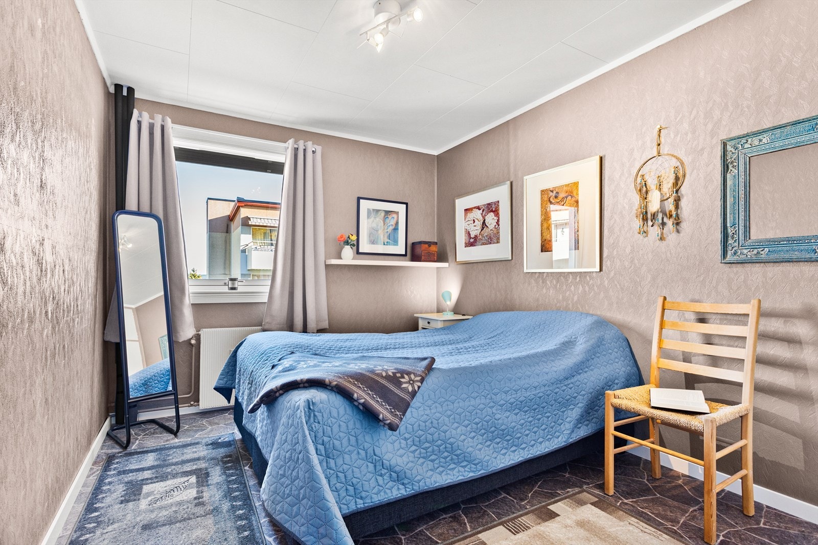 Hovedsoverommet har også integrert garderobeskap. Galleribilde