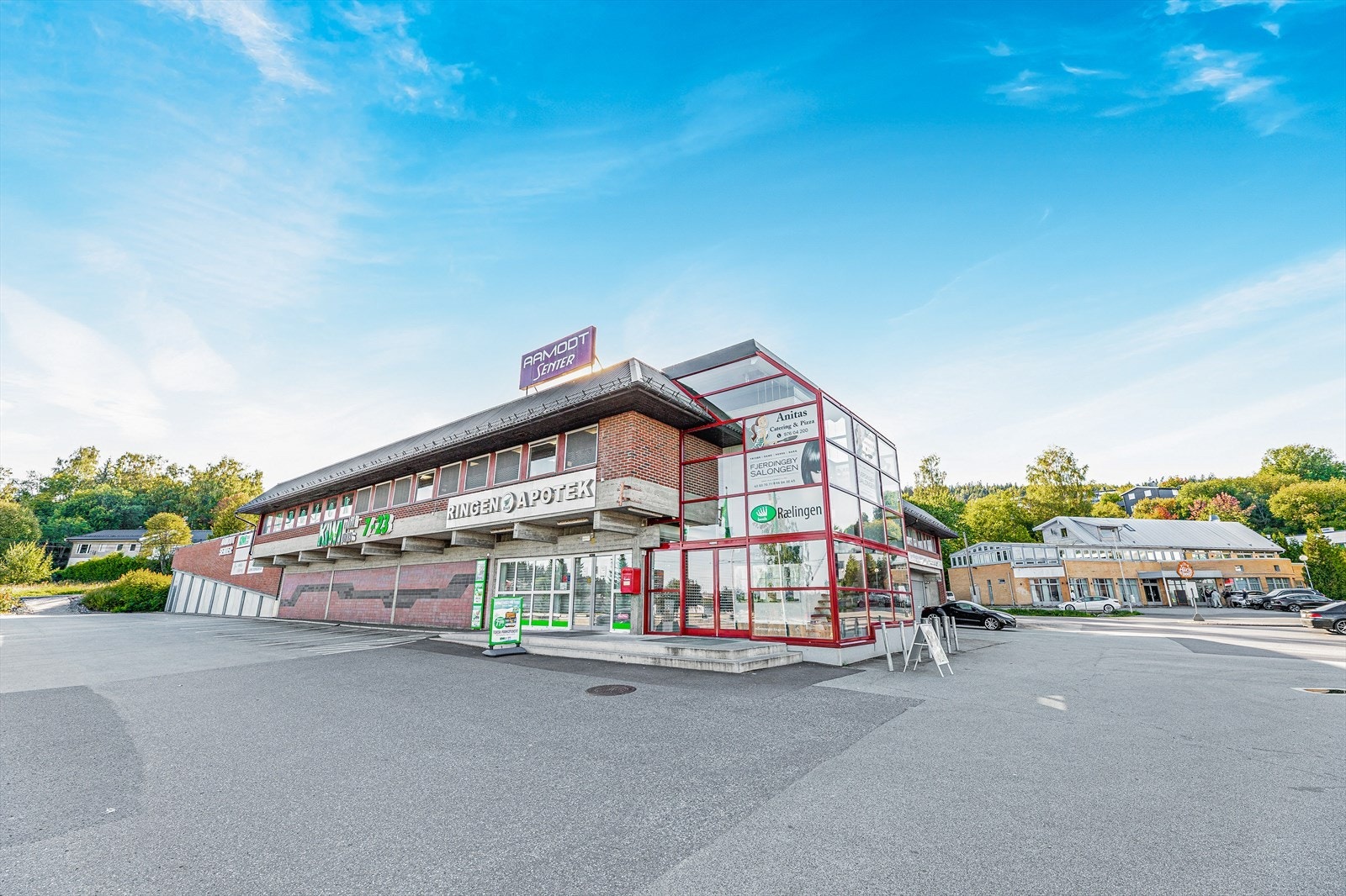 Under 500m til fots til
Fjerdingby Kiwi Galleribilde