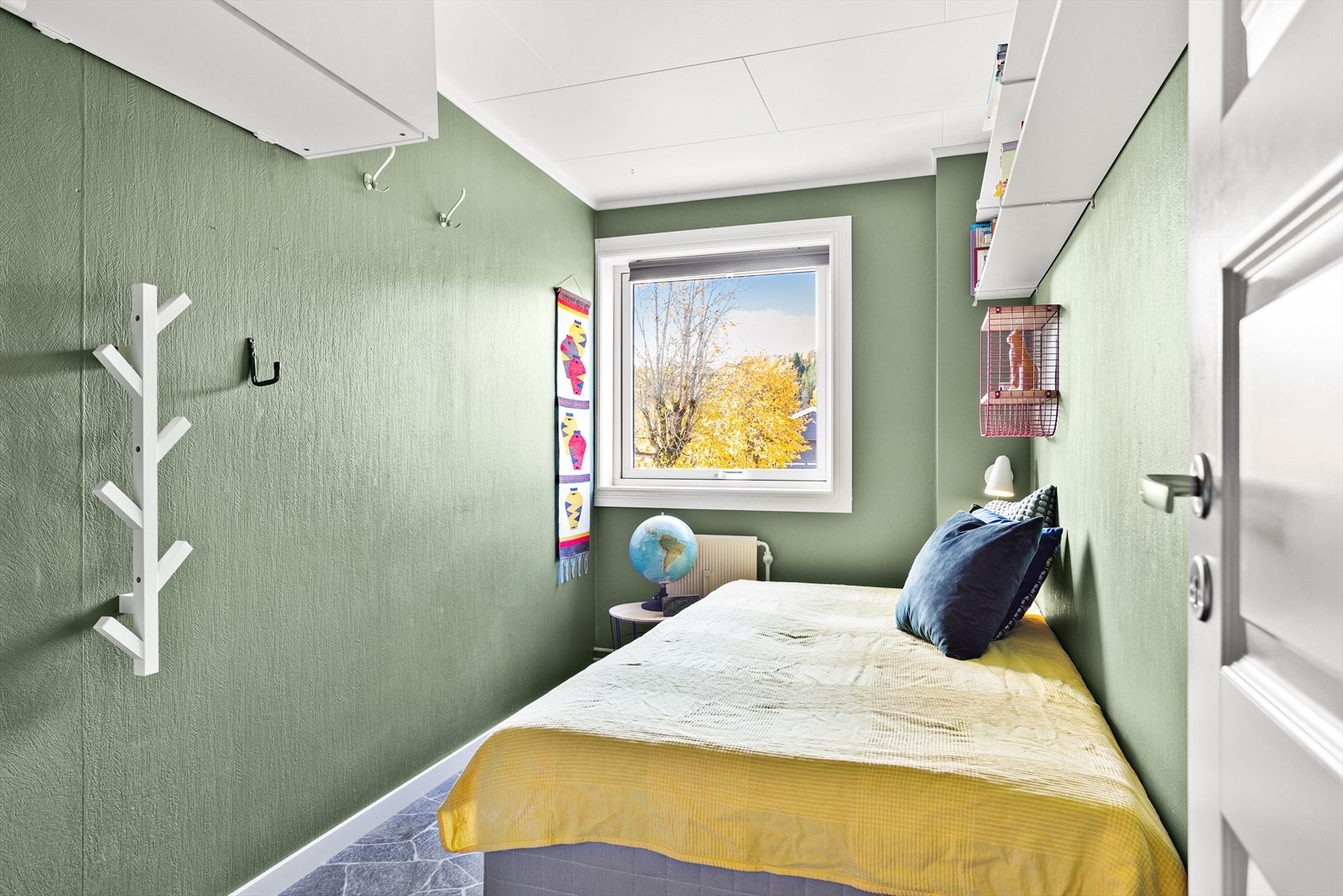 Soverom 2 med plass til seng og kommode. Galleribilde