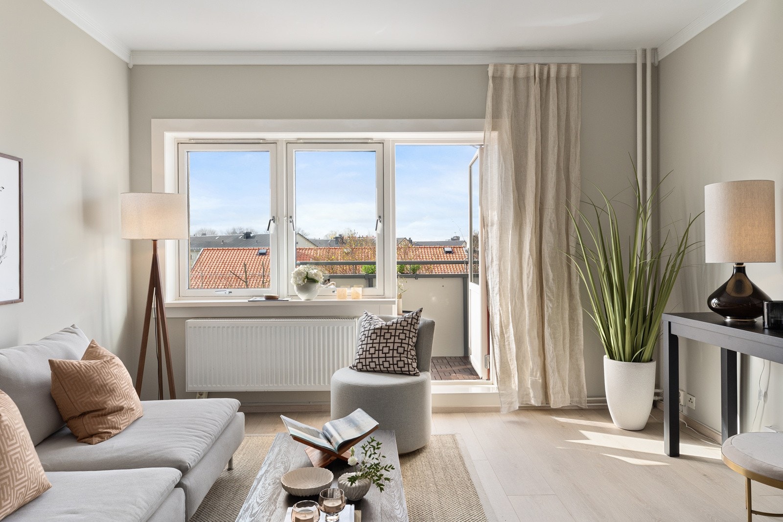 Omkranset av idylliske forhager og frodige bakhager, ligger leiligheten skjermet til i et av byens mest ettertraktede områder Galleribilde