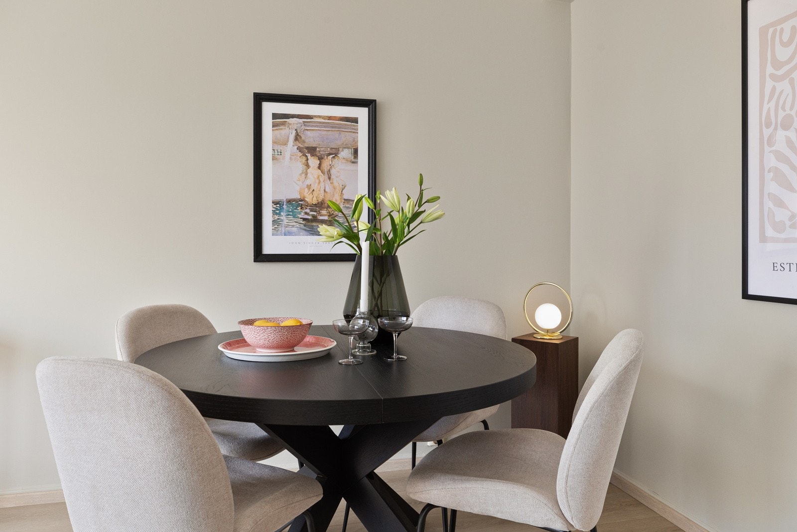 Eget spiseområde hvor du kan invitere flere gjester over på hyggelige middagsbesøk Galleribilde