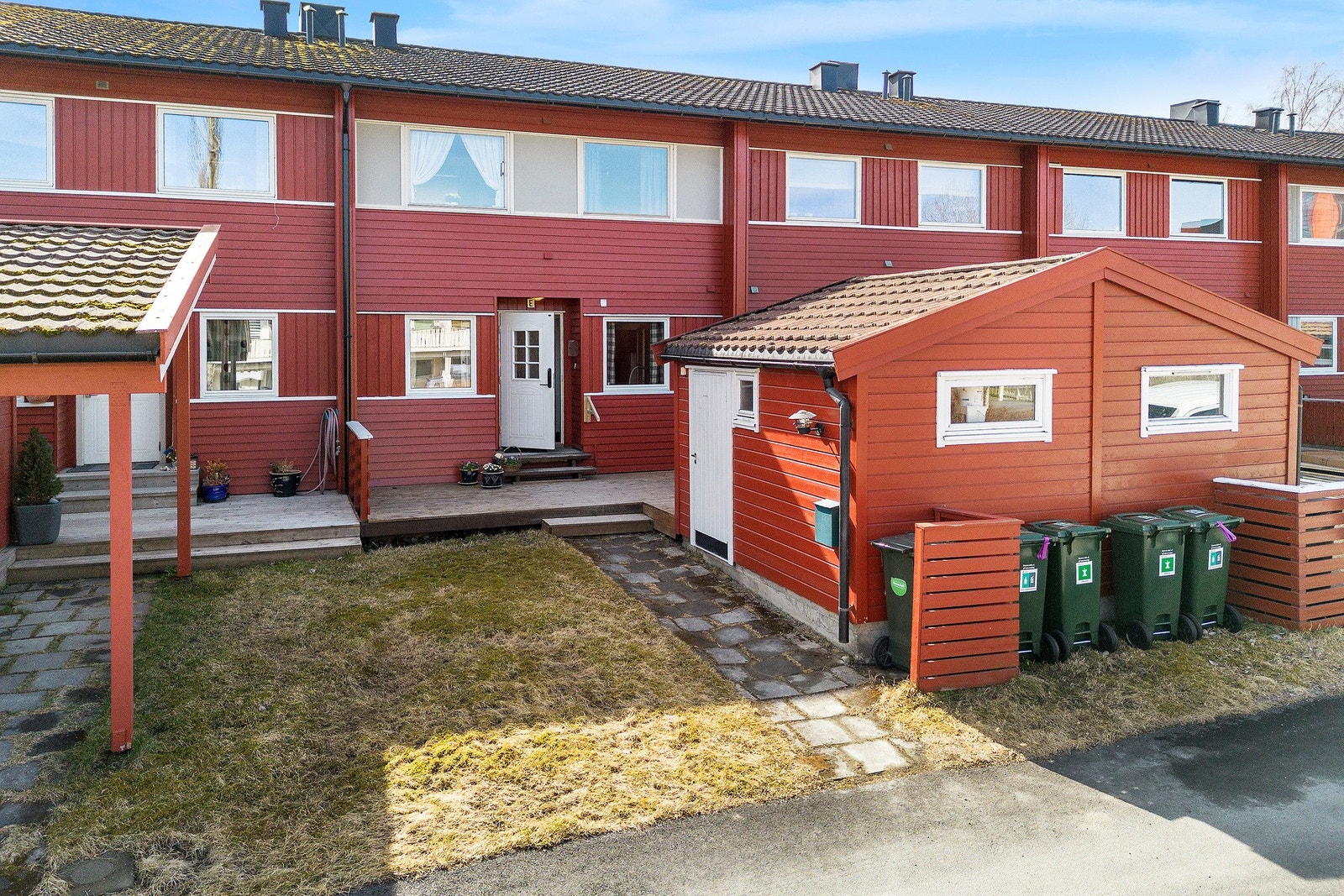 Her har du et rekkehus med godt potensial, i et rolig og barnevennlig område på svært populære Havstein. Galleribilde