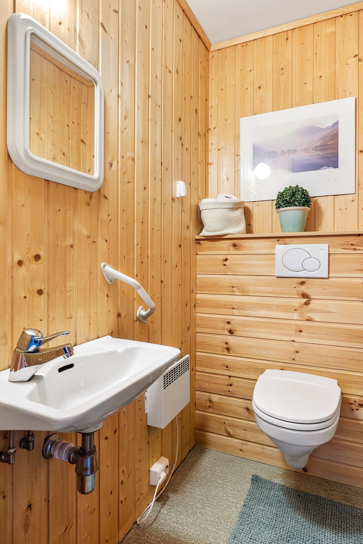 Separat wc med egen servant. Rommet er 1,6 kvm. Galleribilde