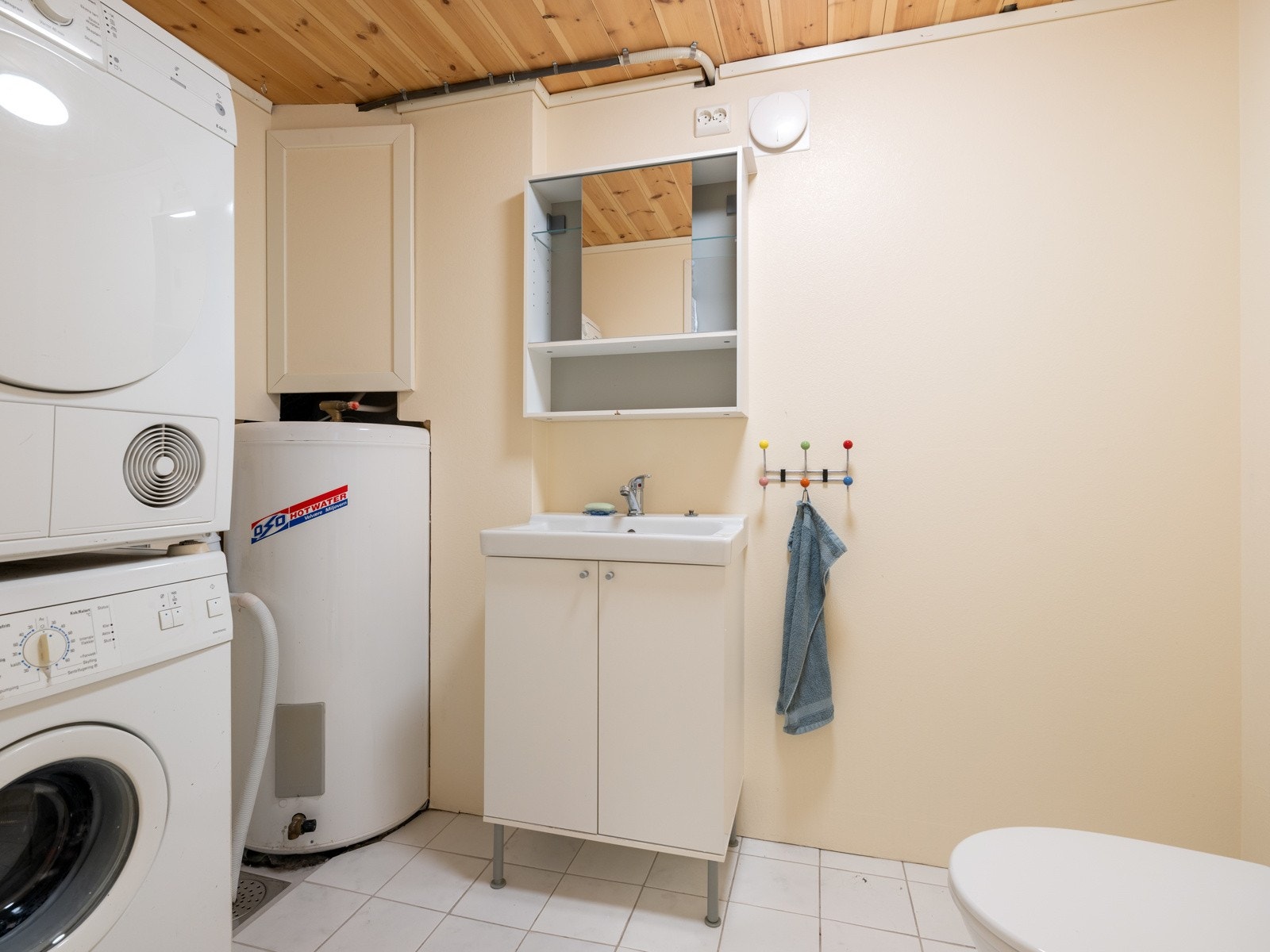 Vaskerom/bad i kjelleren Galleribilde