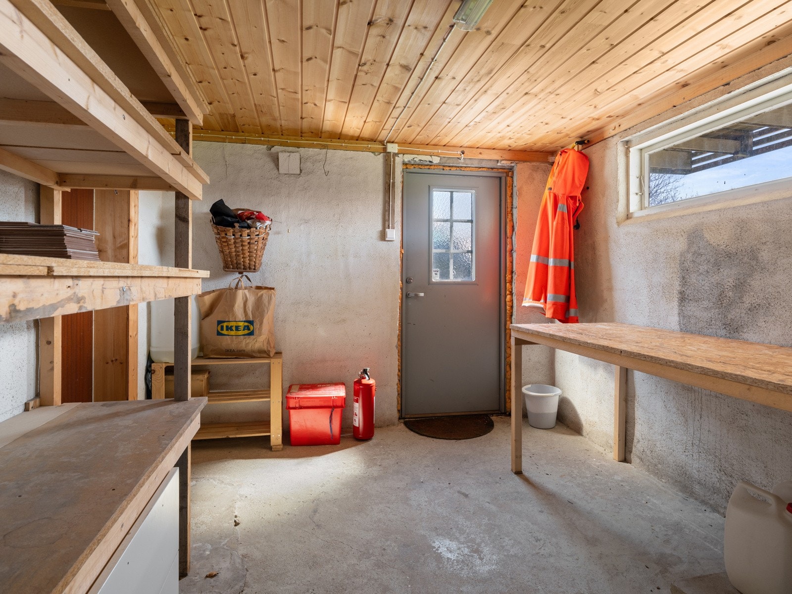 Utgang fra kjelleren Galleribilde