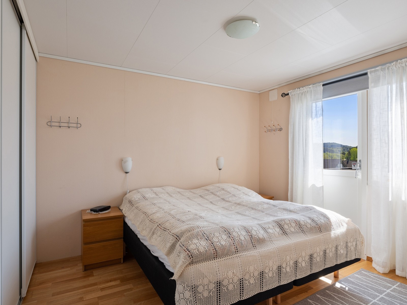 Hovedsoverom med utgang til balkong Galleribilde