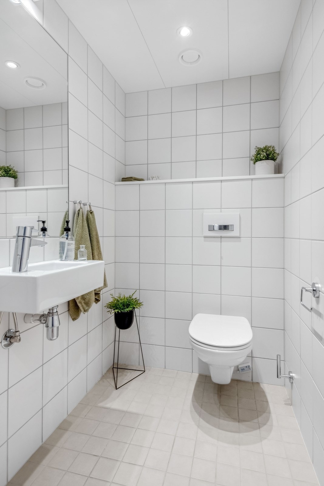 I praktisk tilknytning til entréen har man et separat toalett. Galleribilde