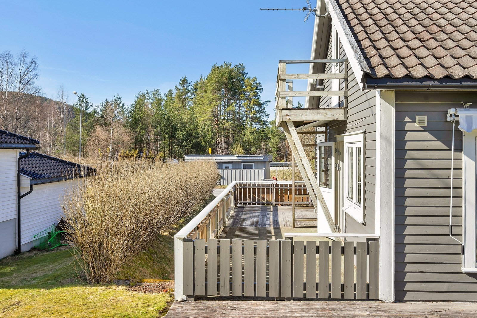 Boligen ligger i nærheten av Otra med flere fine badeplasser og fine turområder i kort avstand Galleribilde