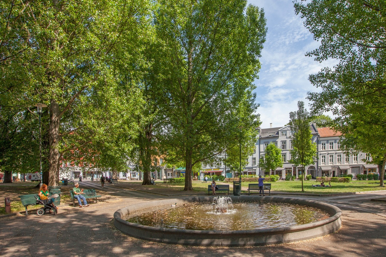 Olaf Ryes Plass. Galleribilde
