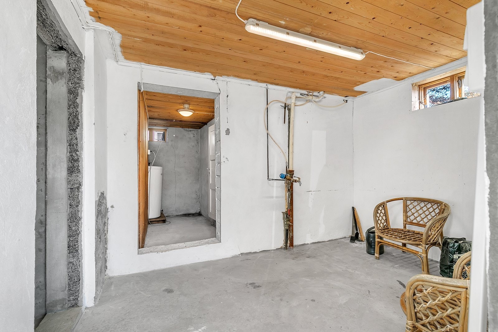 Uinnredet kjeller med flere bodrom Galleribilde