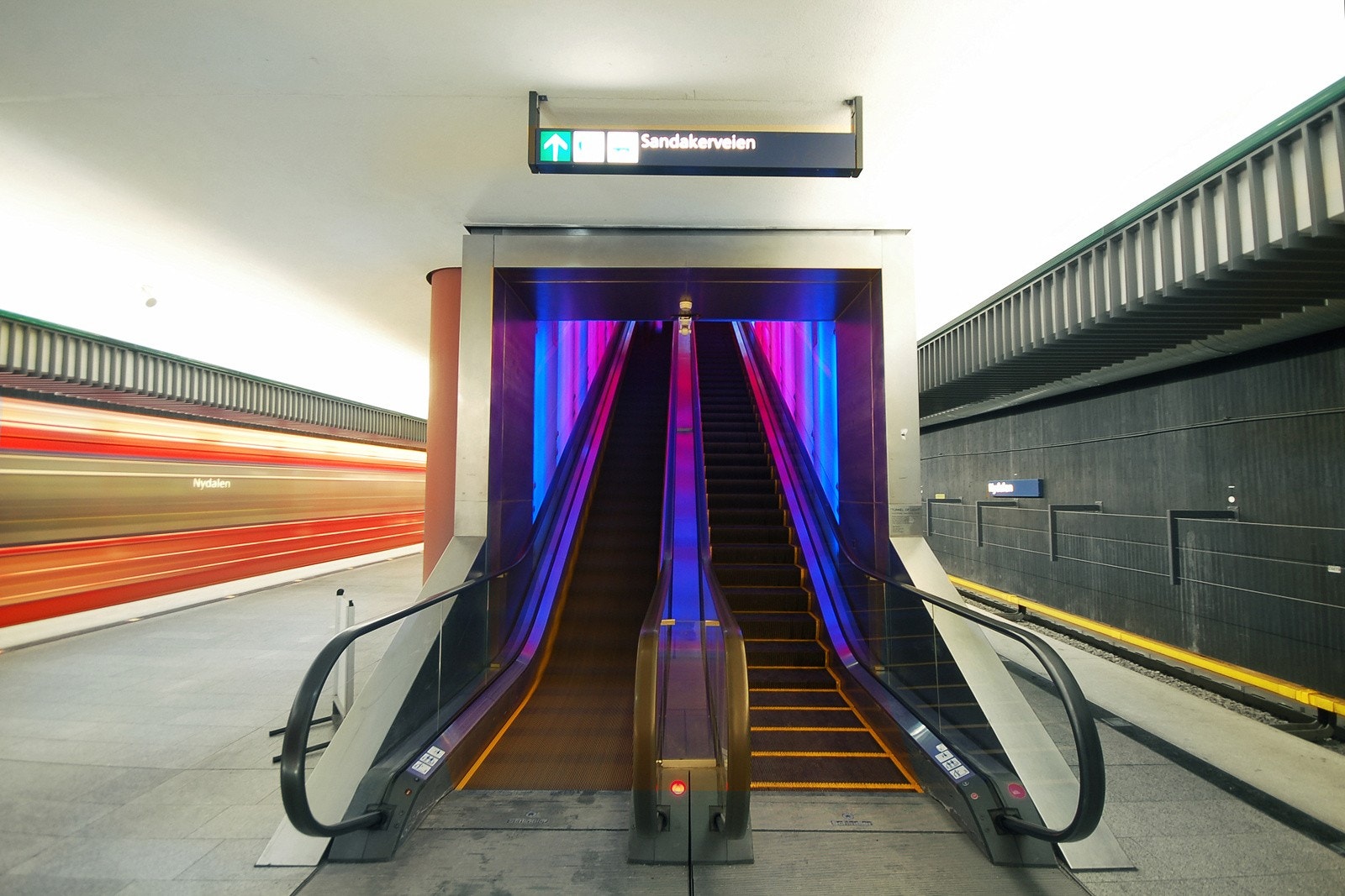 Nydalen t-bane stasjon. Galleribilde