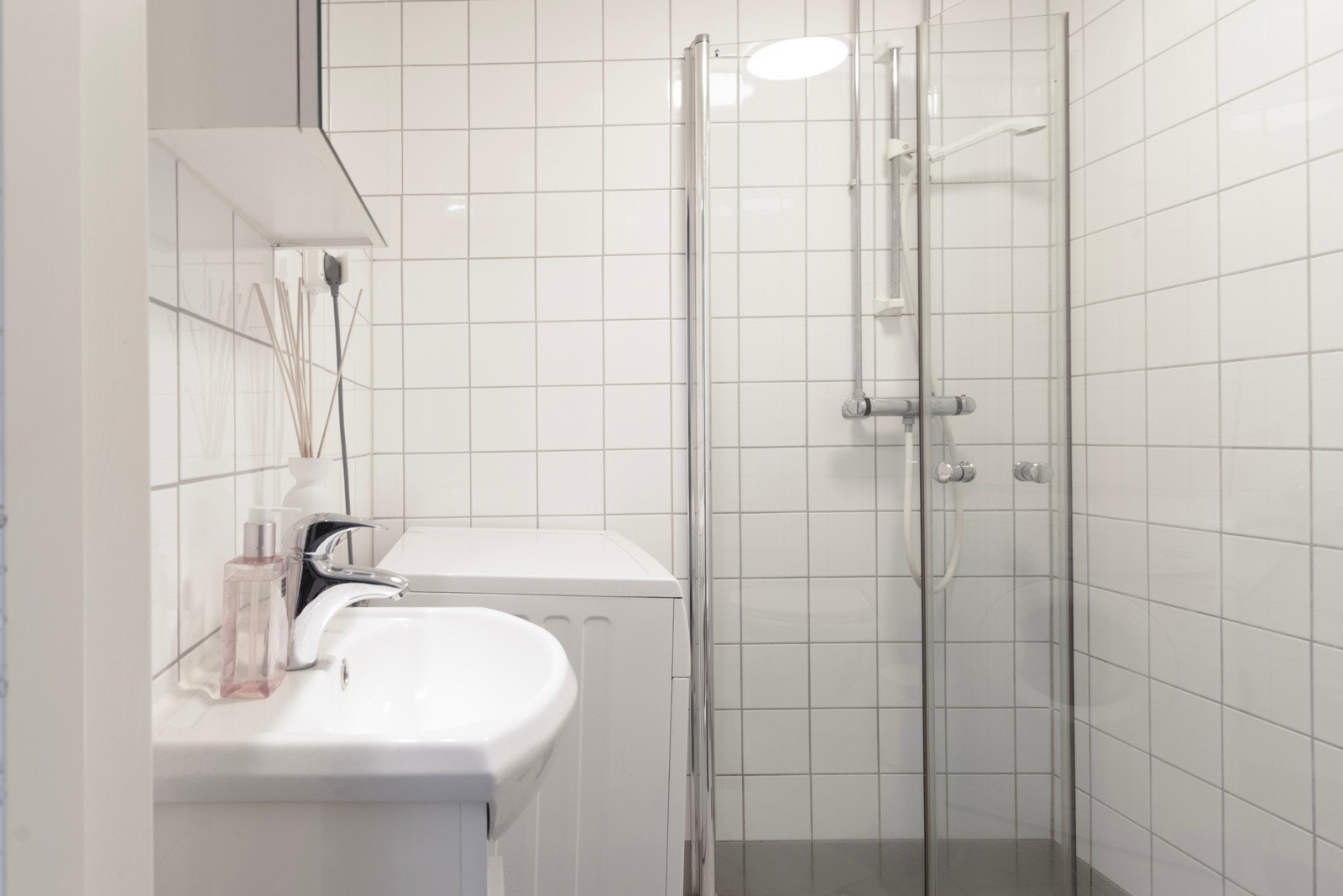 Opplegg for vaskemaskin. Hvitevarer medfølger. Galleribilde