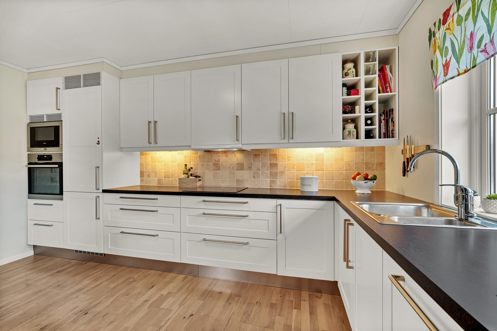 Godt med skap- og benkeplass Galleribilde