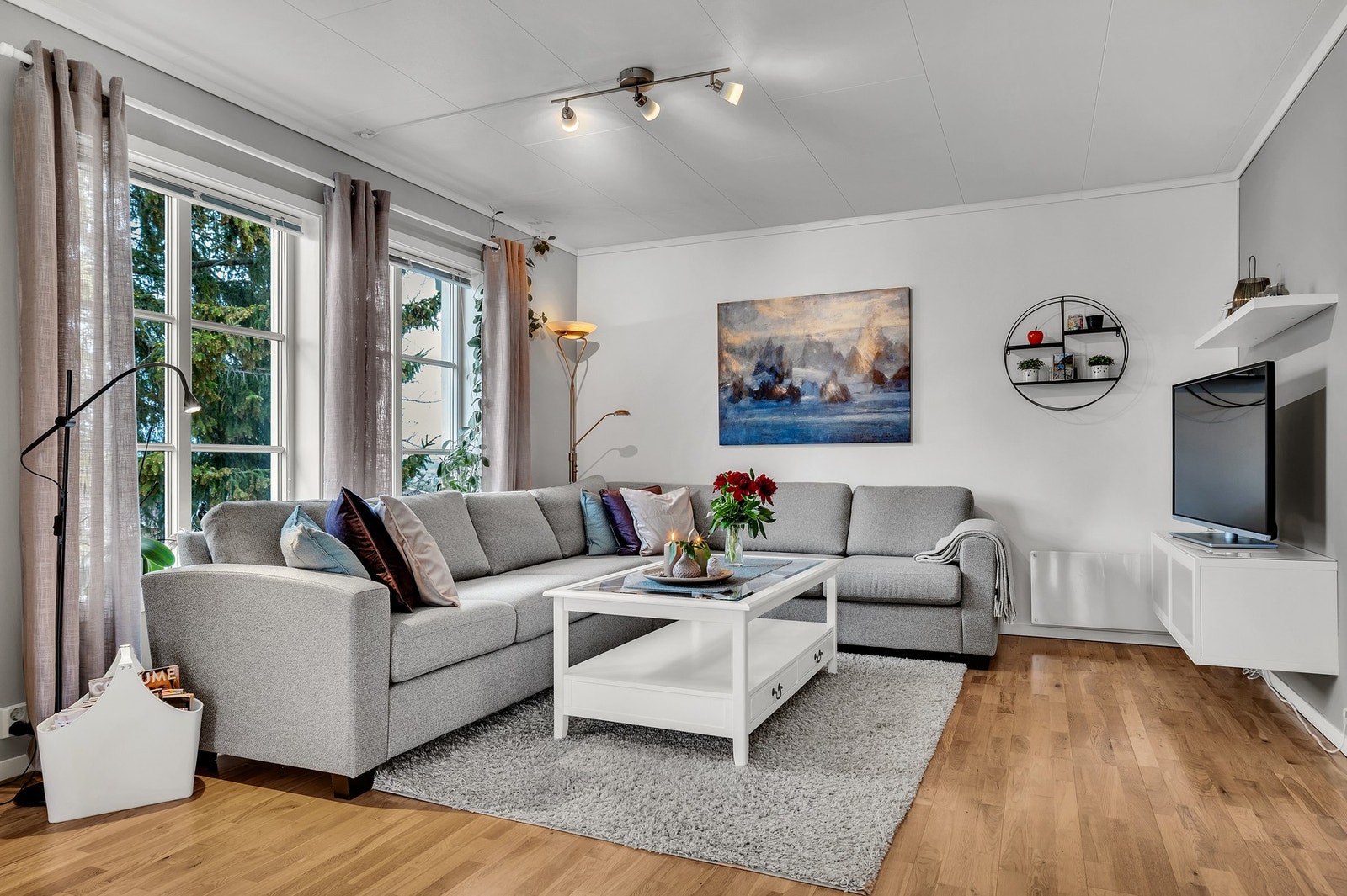 Stuen har et areal på hele 30 kvm Galleribilde