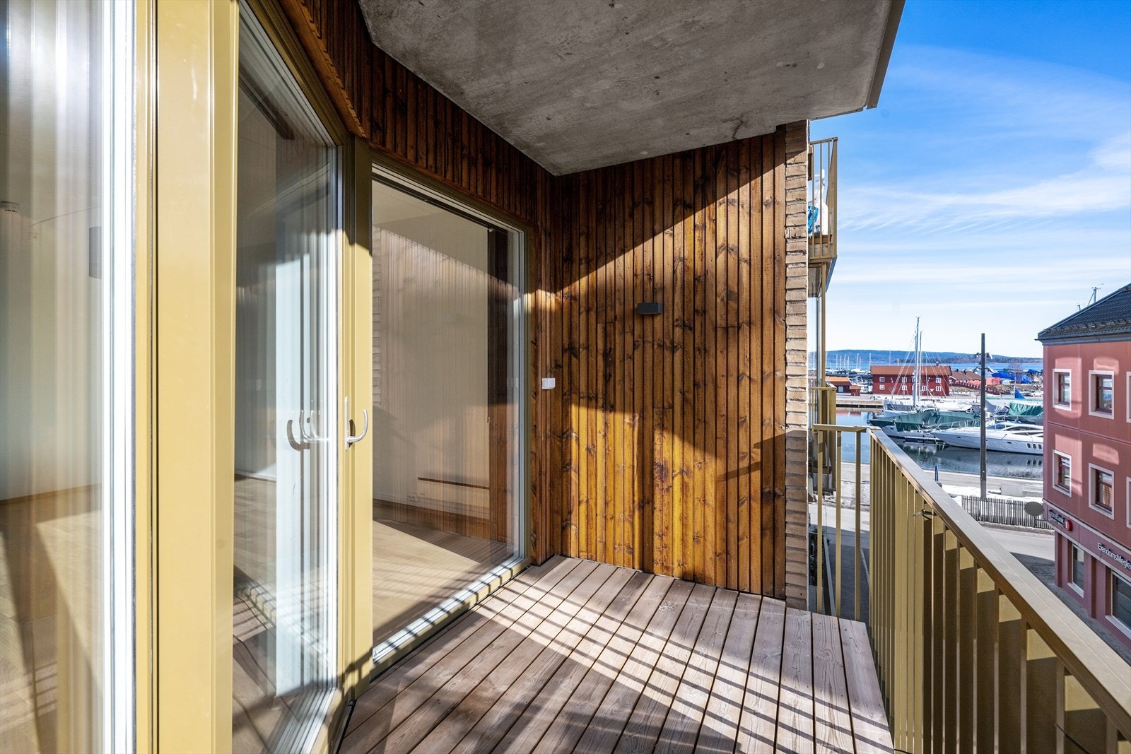 Overbygget fin Balkong med sjøutsikt Galleribilde