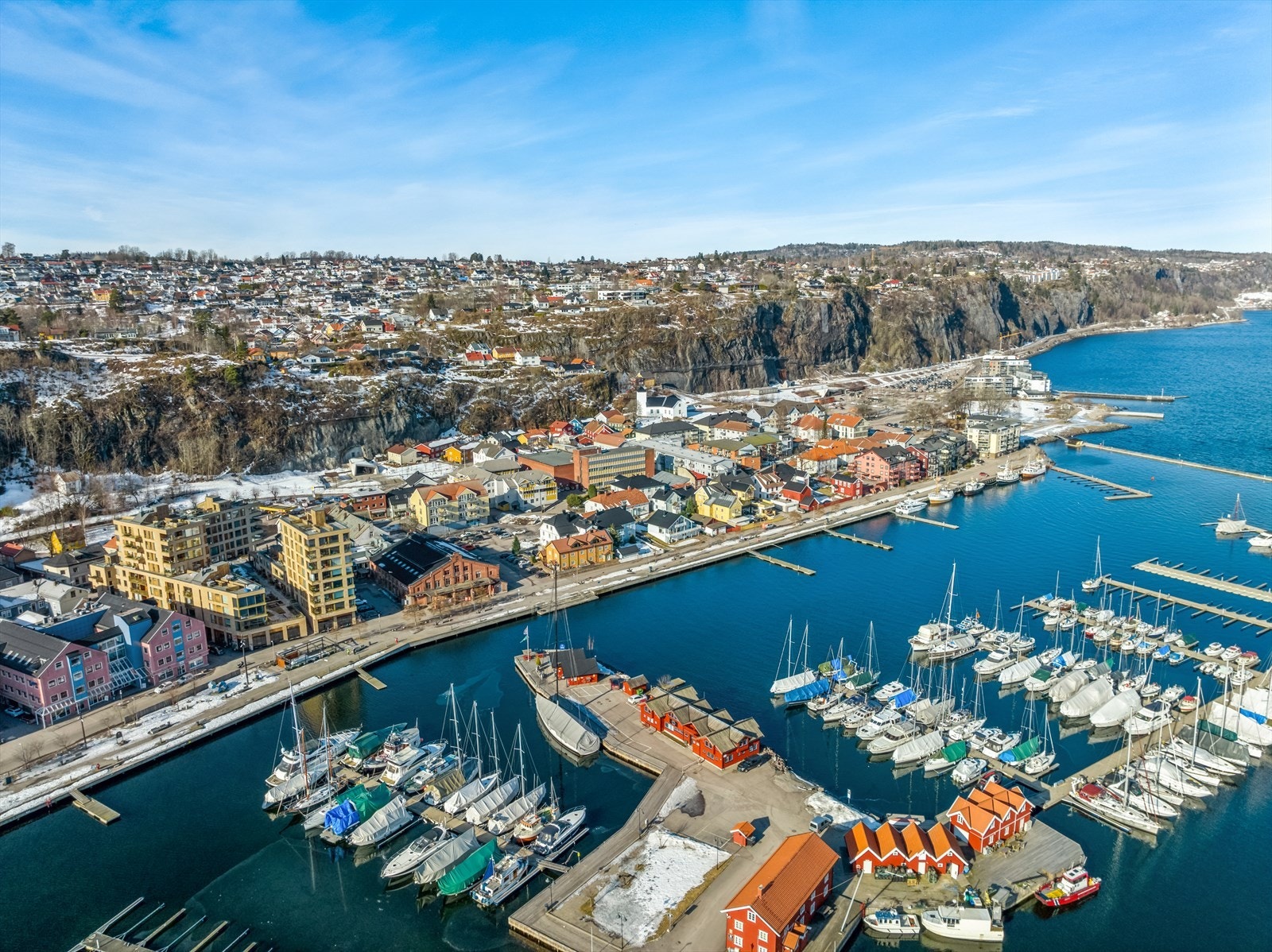 Koselig båthavn i byens sentrum Galleribilde