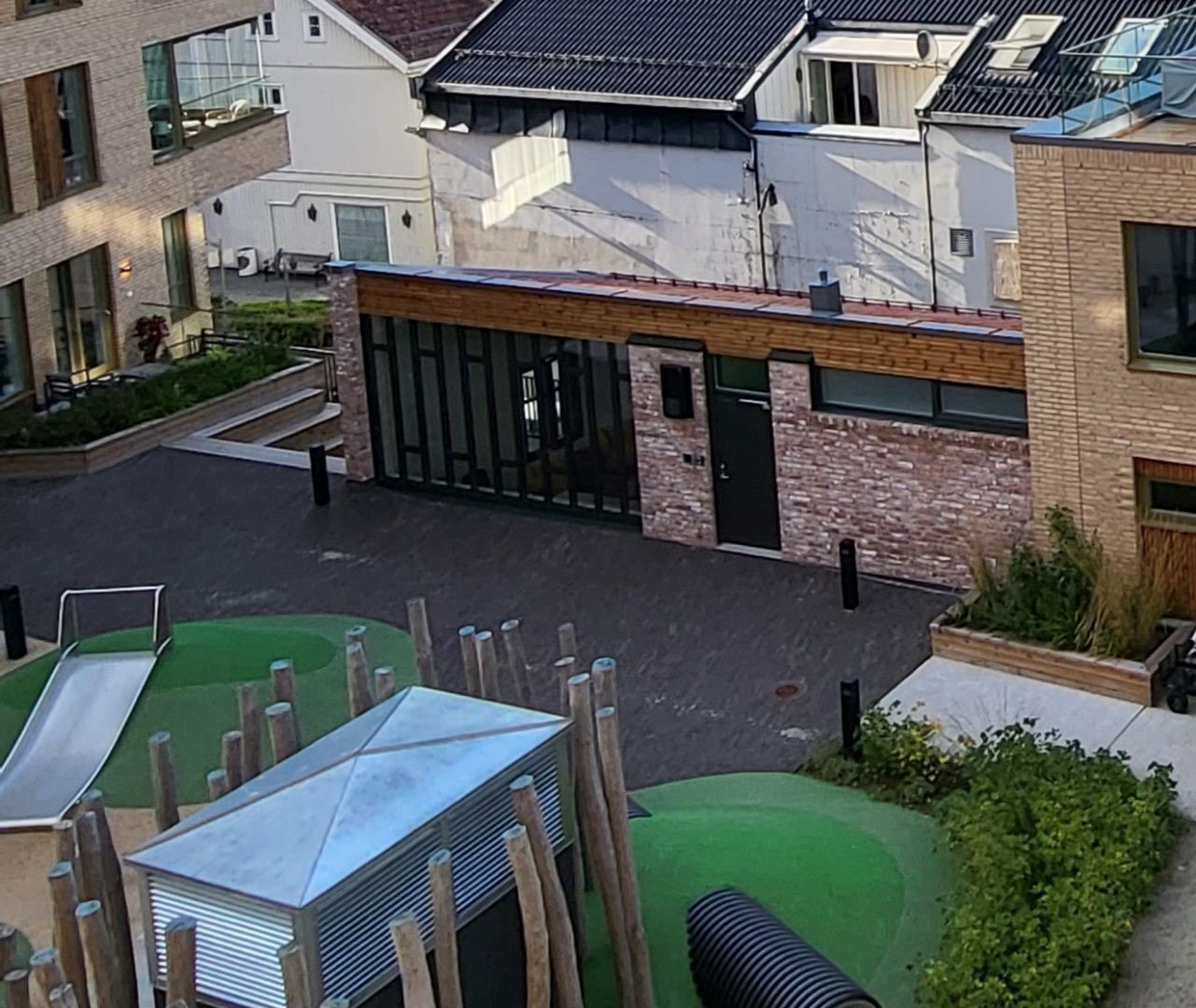 Felleslokalet har også uteplass Galleribilde