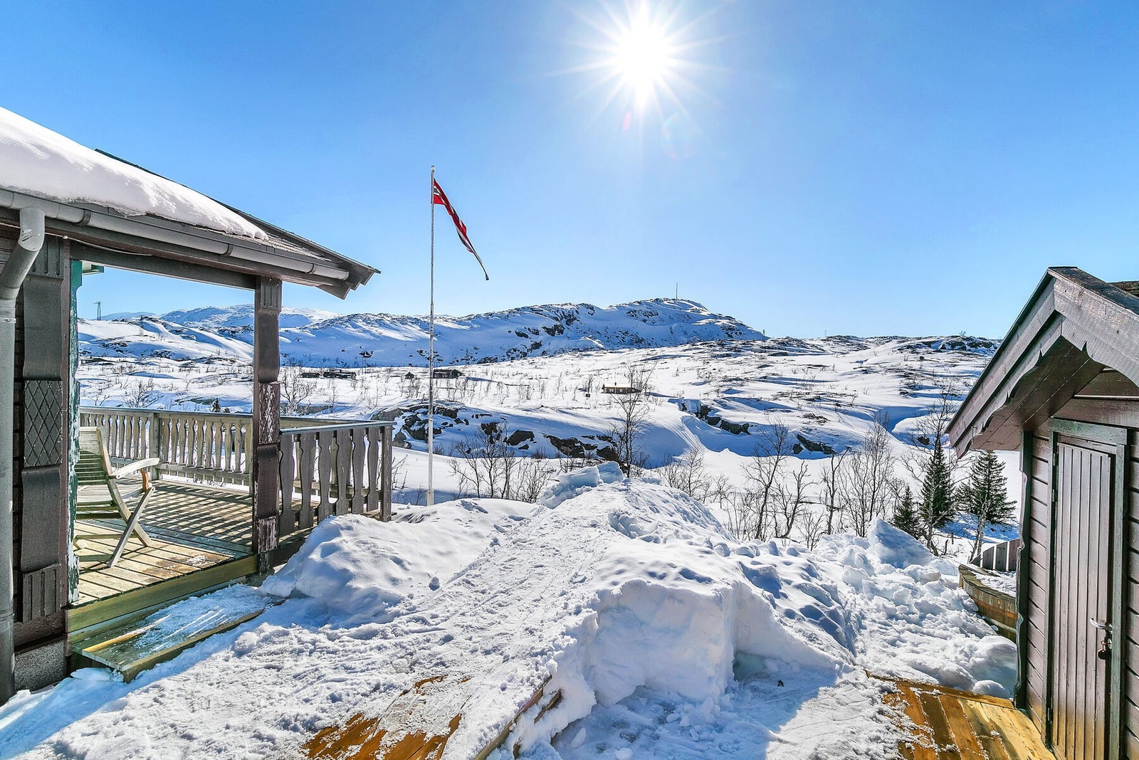 Terrasse mellom hytte og anneks Galleribilde