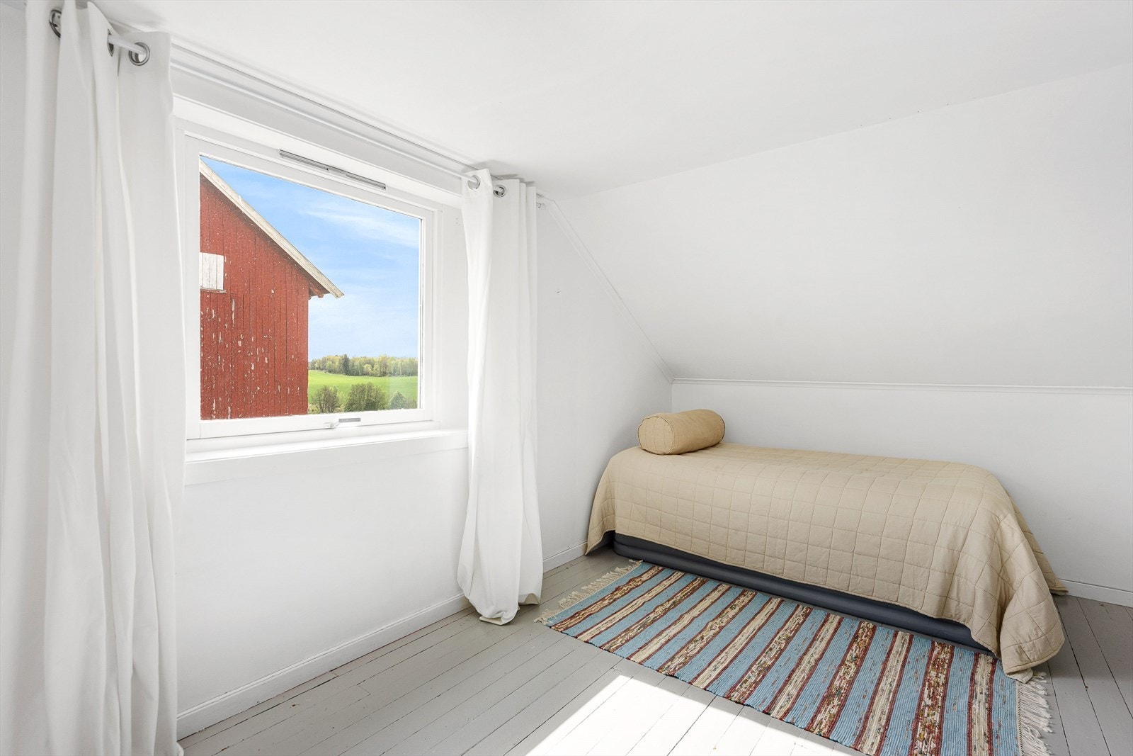Soverom i loftsetasjen. Galleribilde