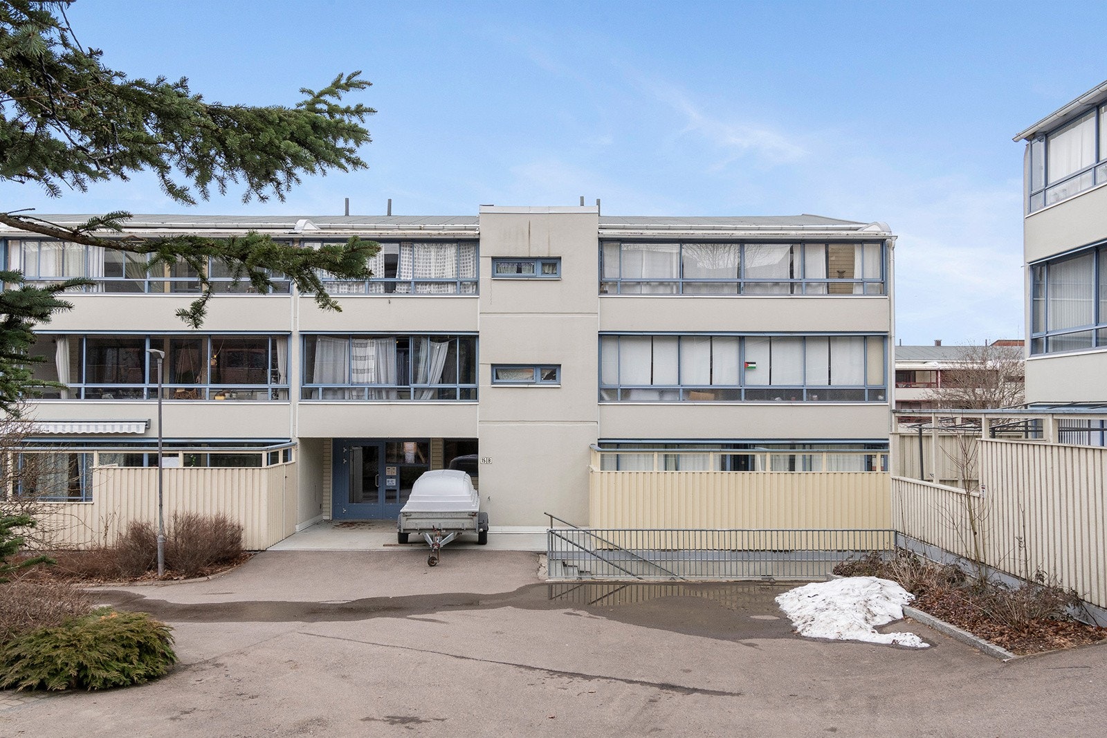 Leiligheten er beliggende i byggets 1. etg. Galleribilde